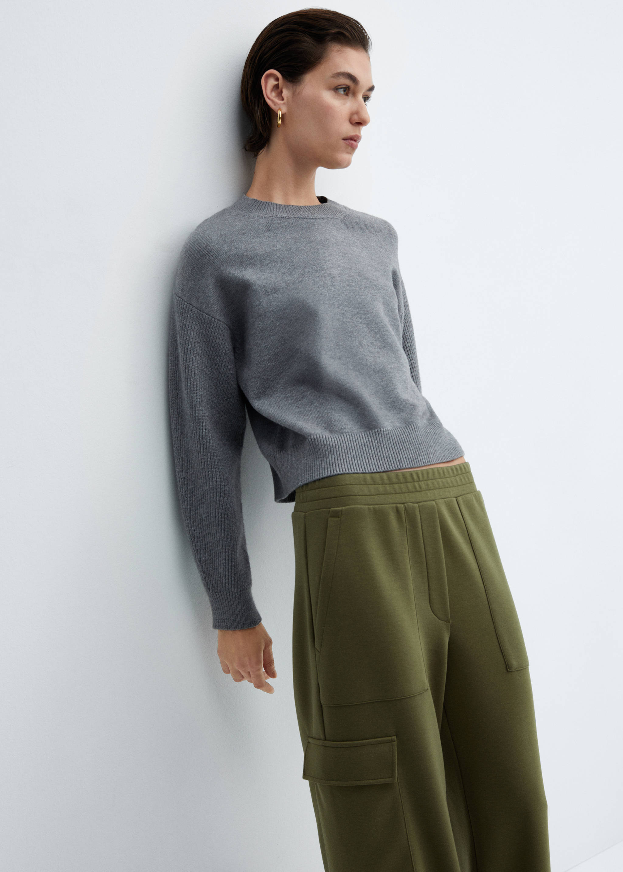 Elastic waist cargo trousers - Details of the article 1