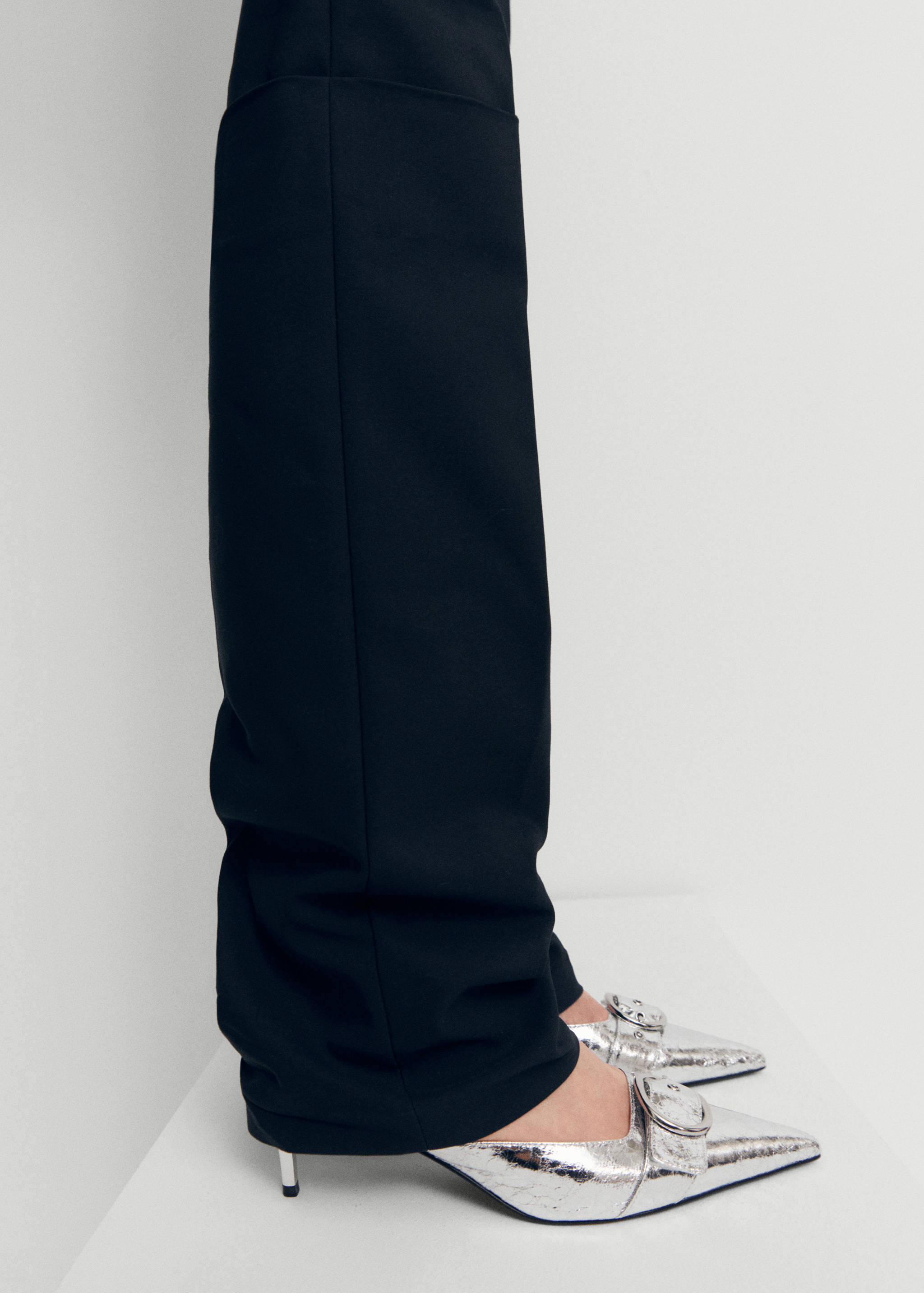 Metallic heeled shoe with buckle - General plane