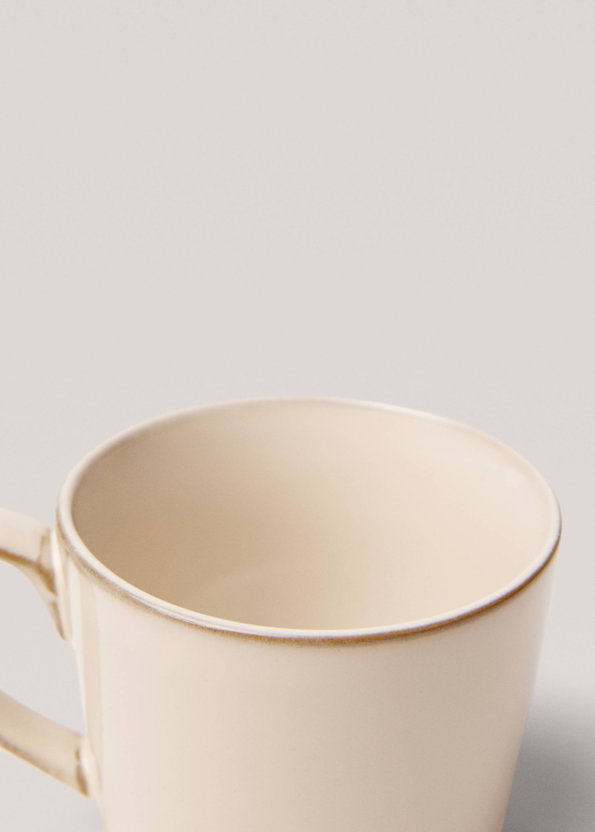 Stoneware jug with rim - Details of the article 2