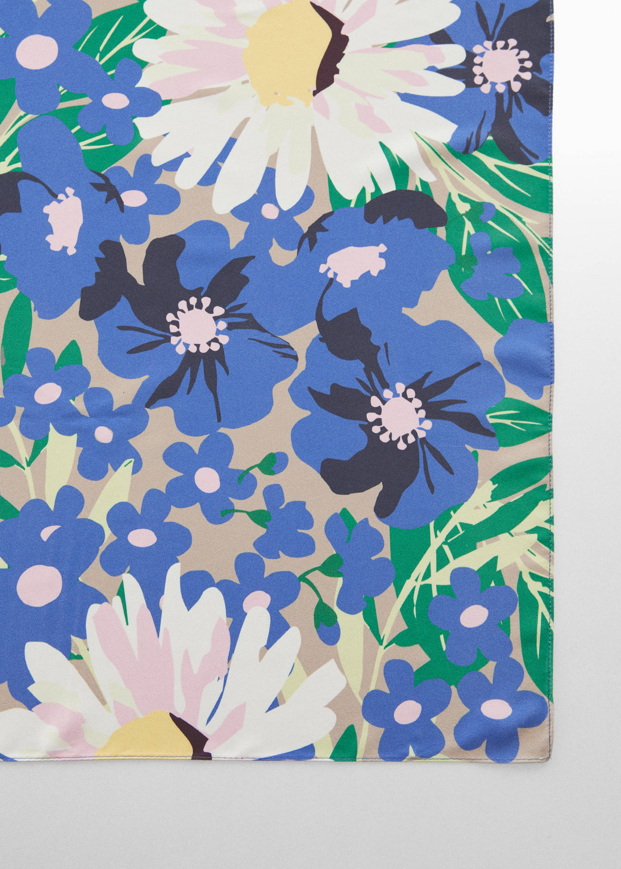 Pañuelo estampado floral - Plano medio