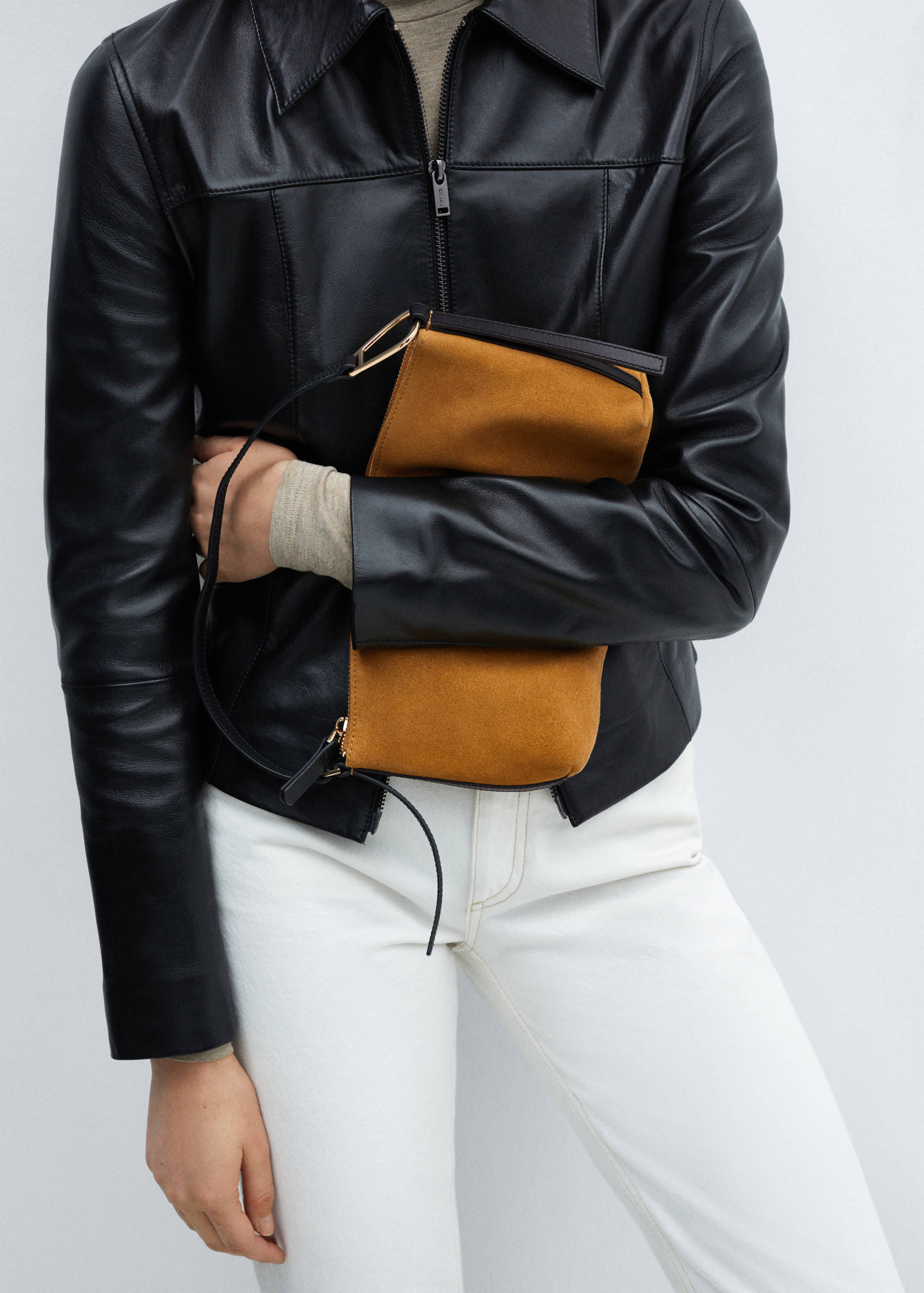 Leather shoulder bag - Details of the article 9