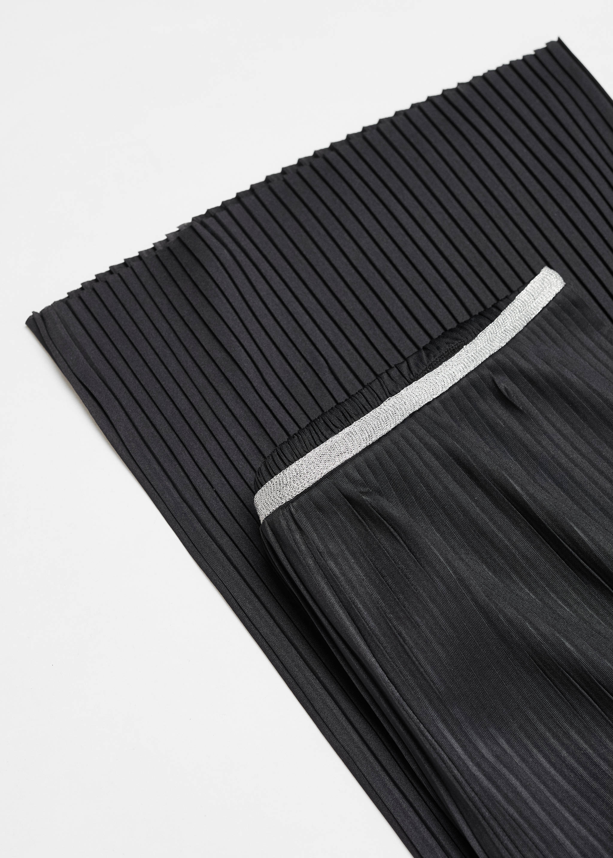 Pleated wide leg trousers - Details of the article 8