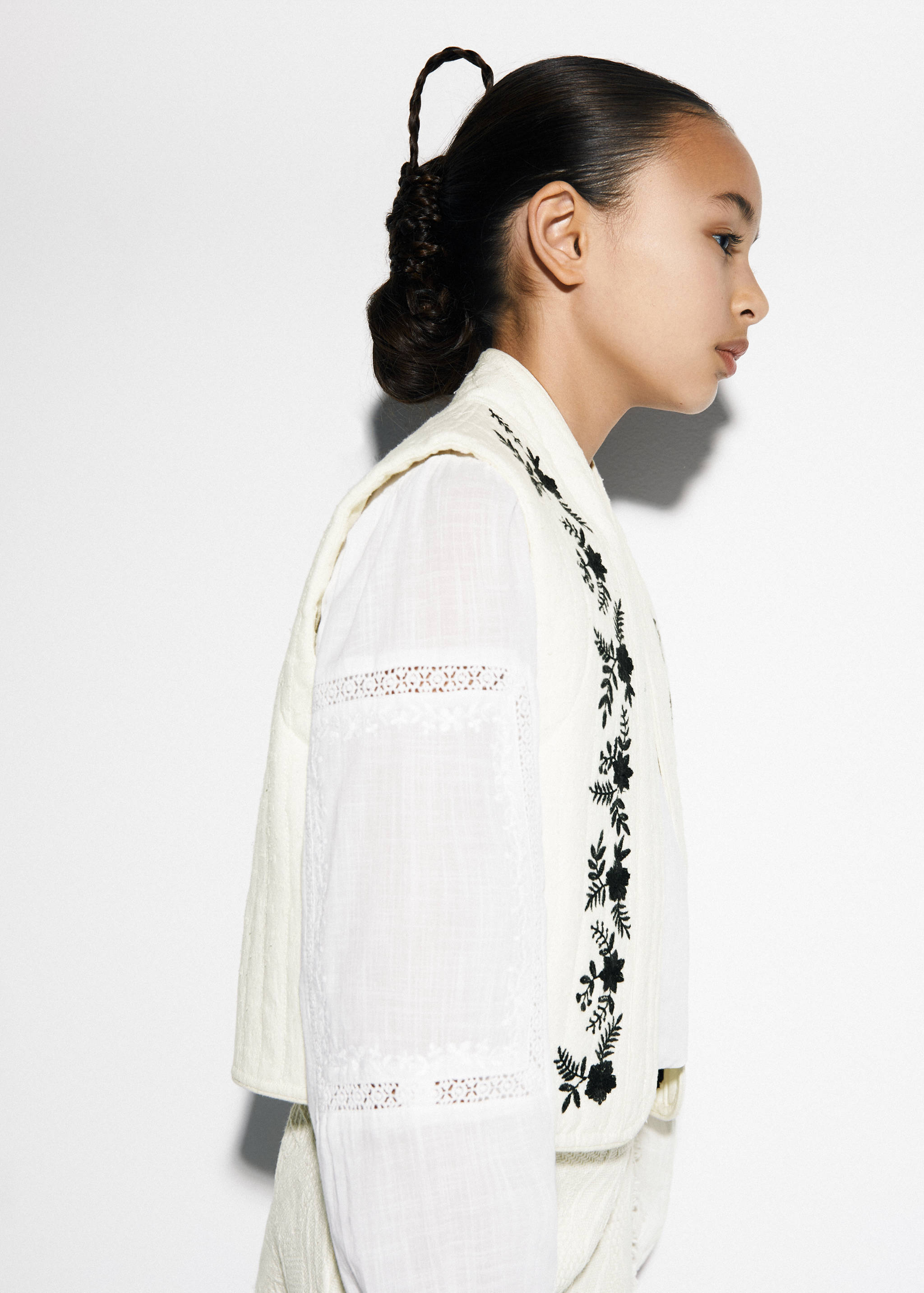 Floral-embroidered waistcoat - Details of the article 1