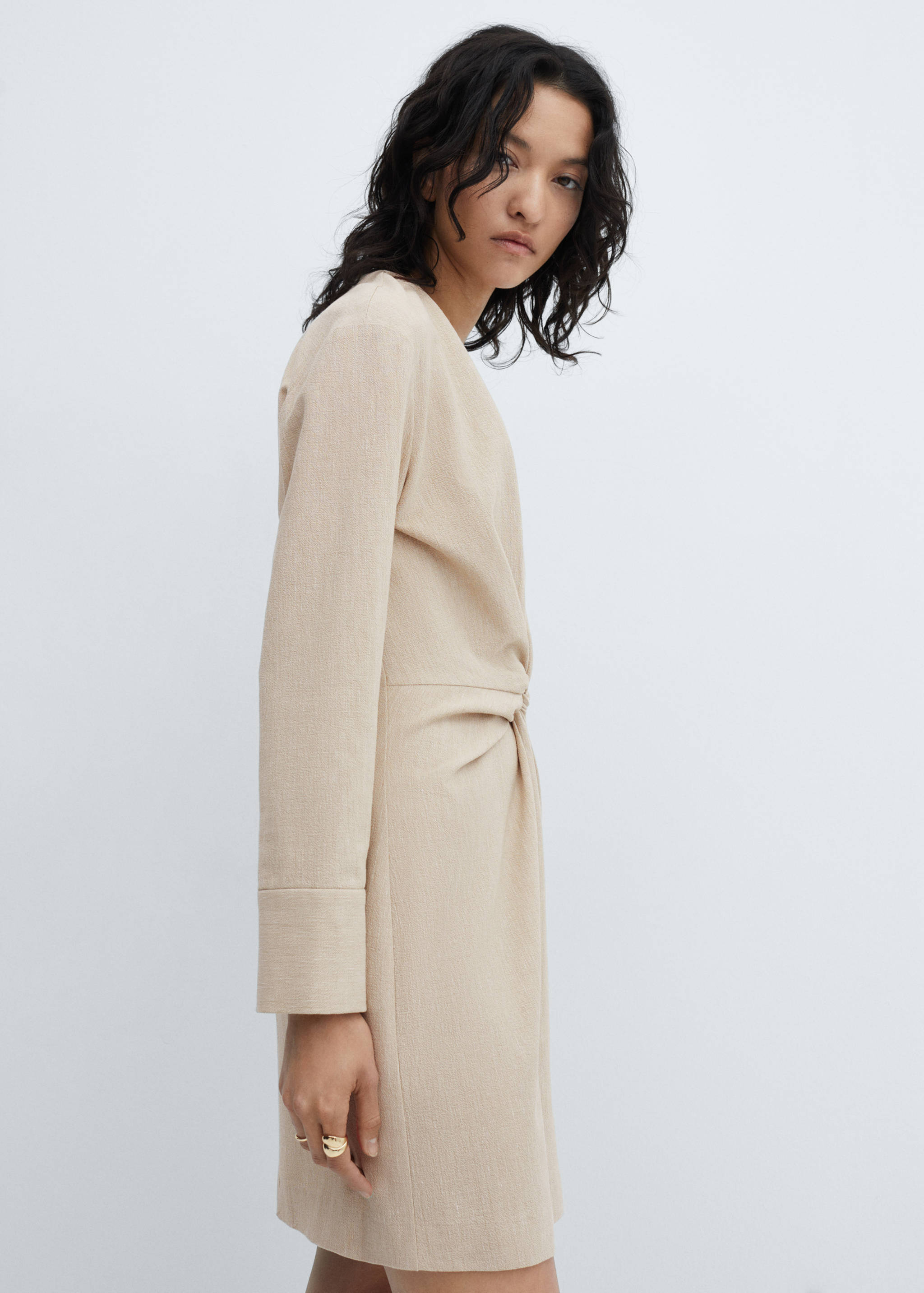 Robe détail nœud - Plan moyen