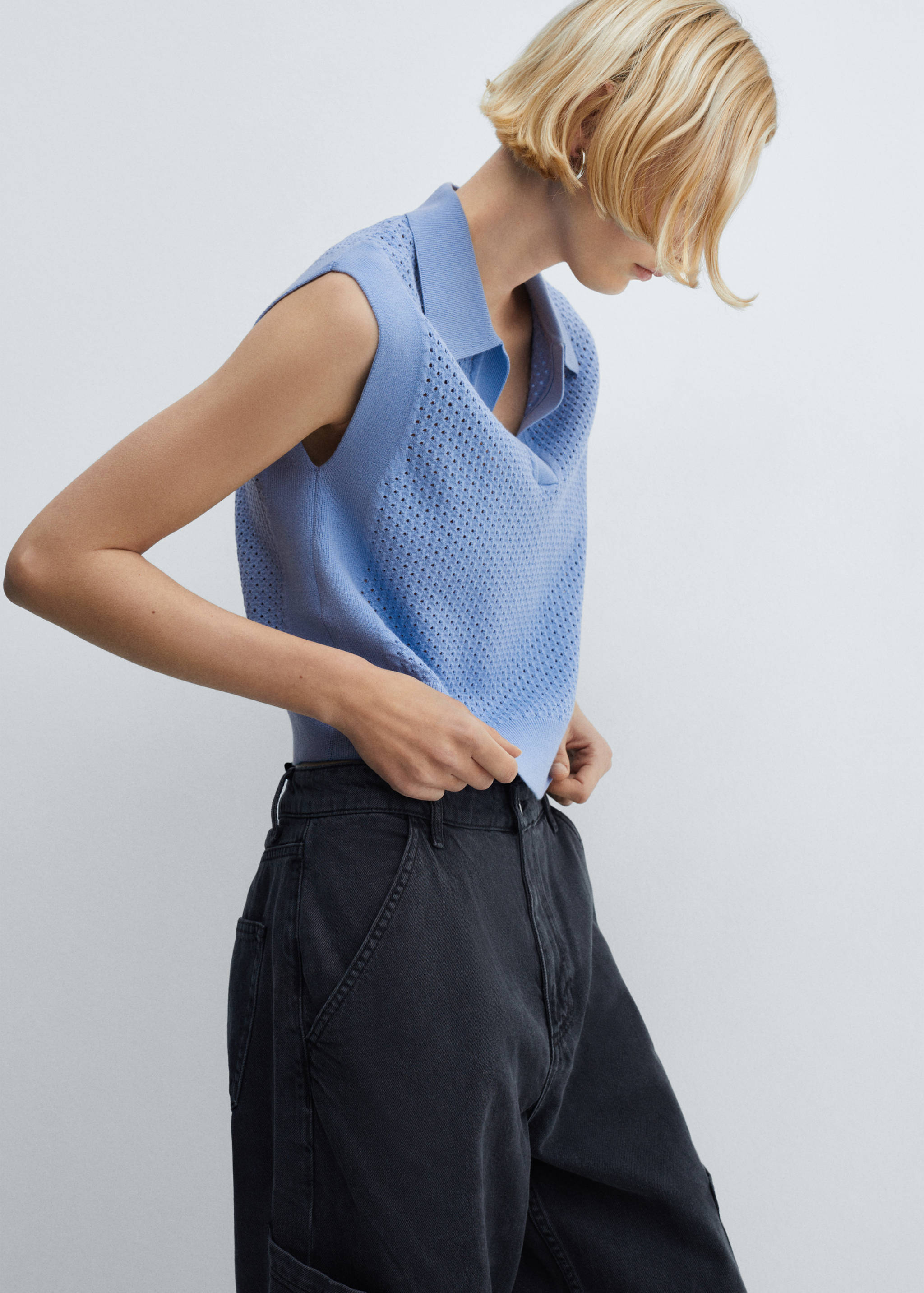 بلوزة بولو مخرمة برقبة - رؤية وسط