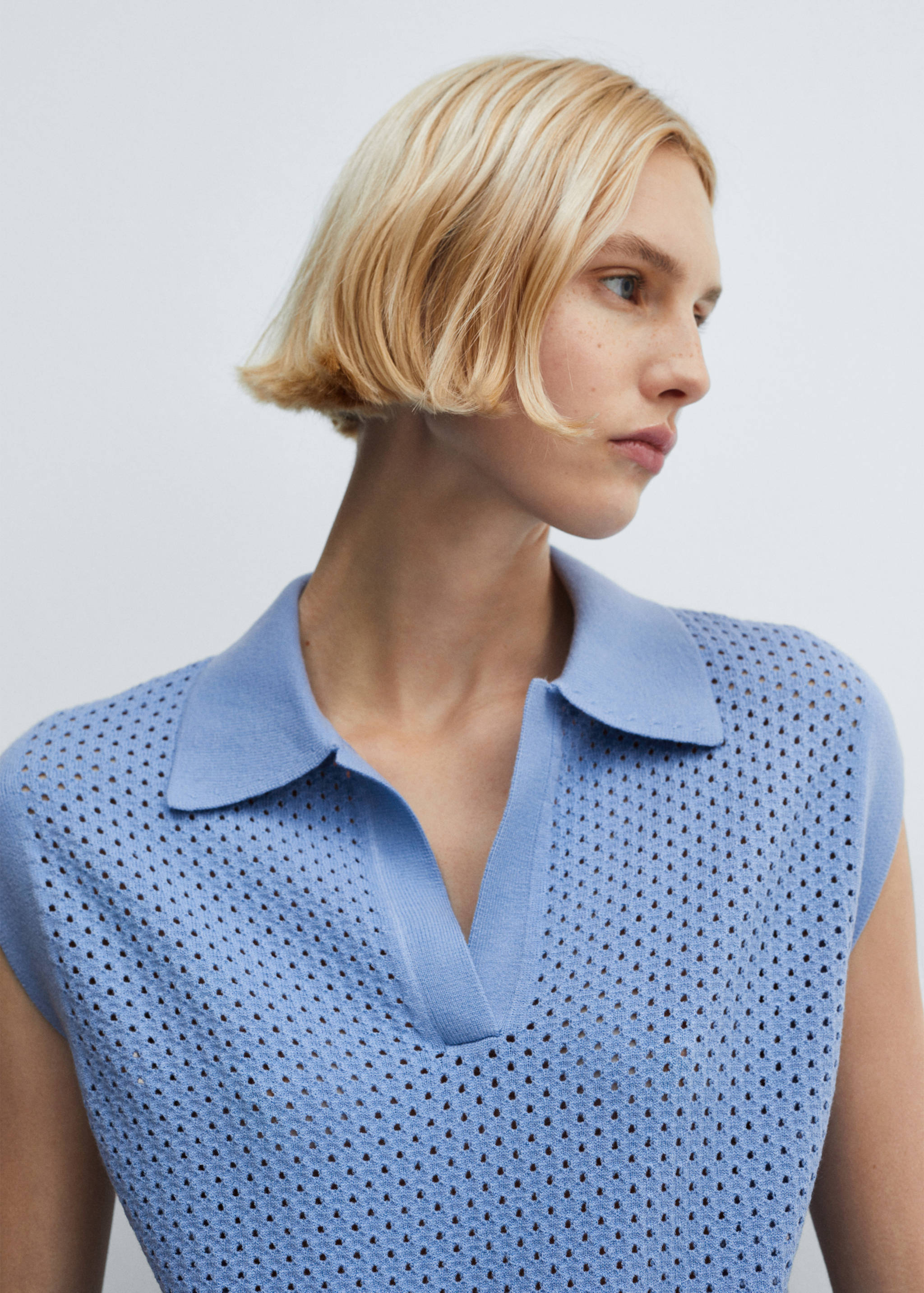 بلوزة بولو مخرمة برقبة - تفاصيل المنتج 1