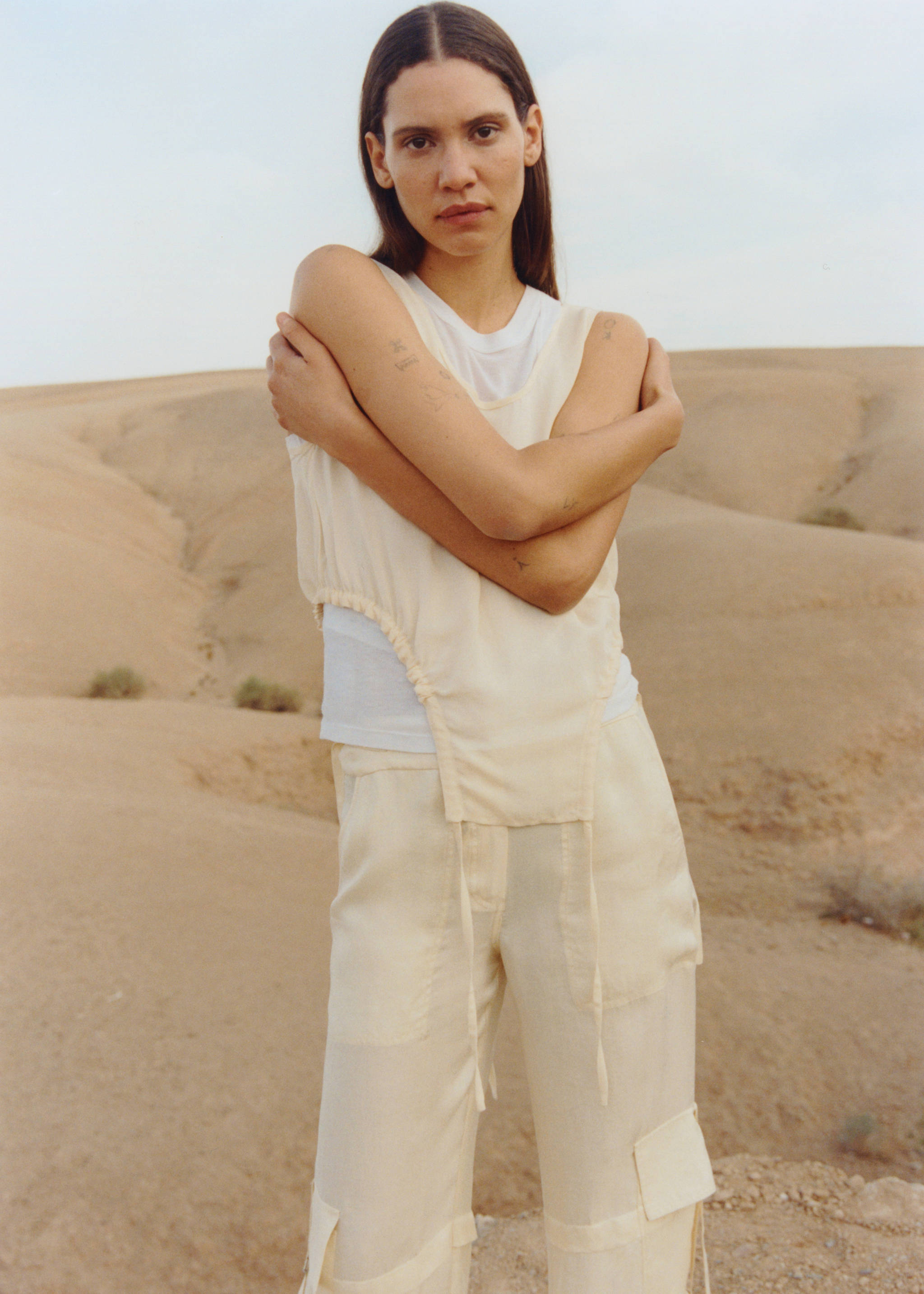 Semi-transparent top with side pleats - Details of the article 6