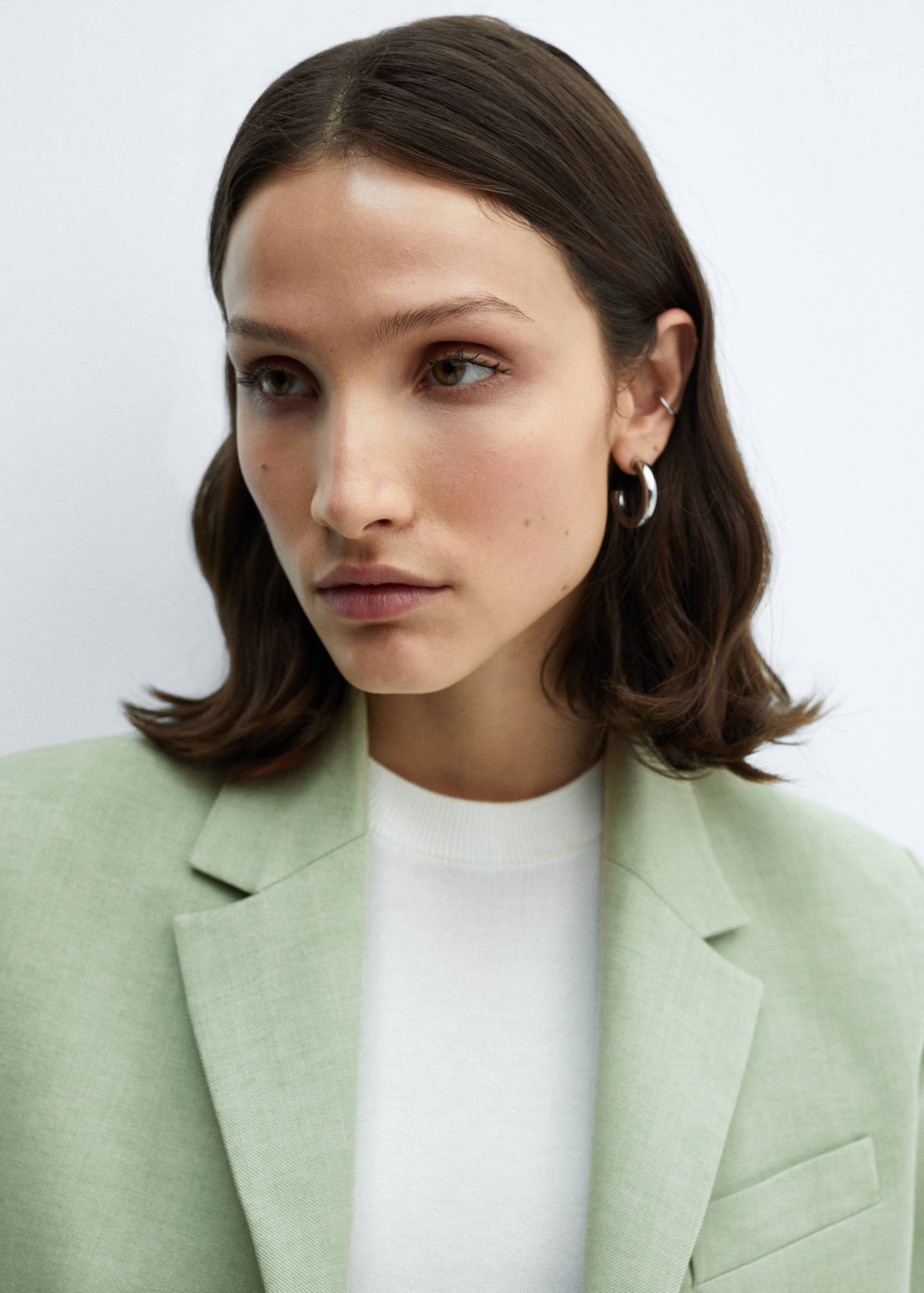 Cropped blazer with buttons - Details of the article 1