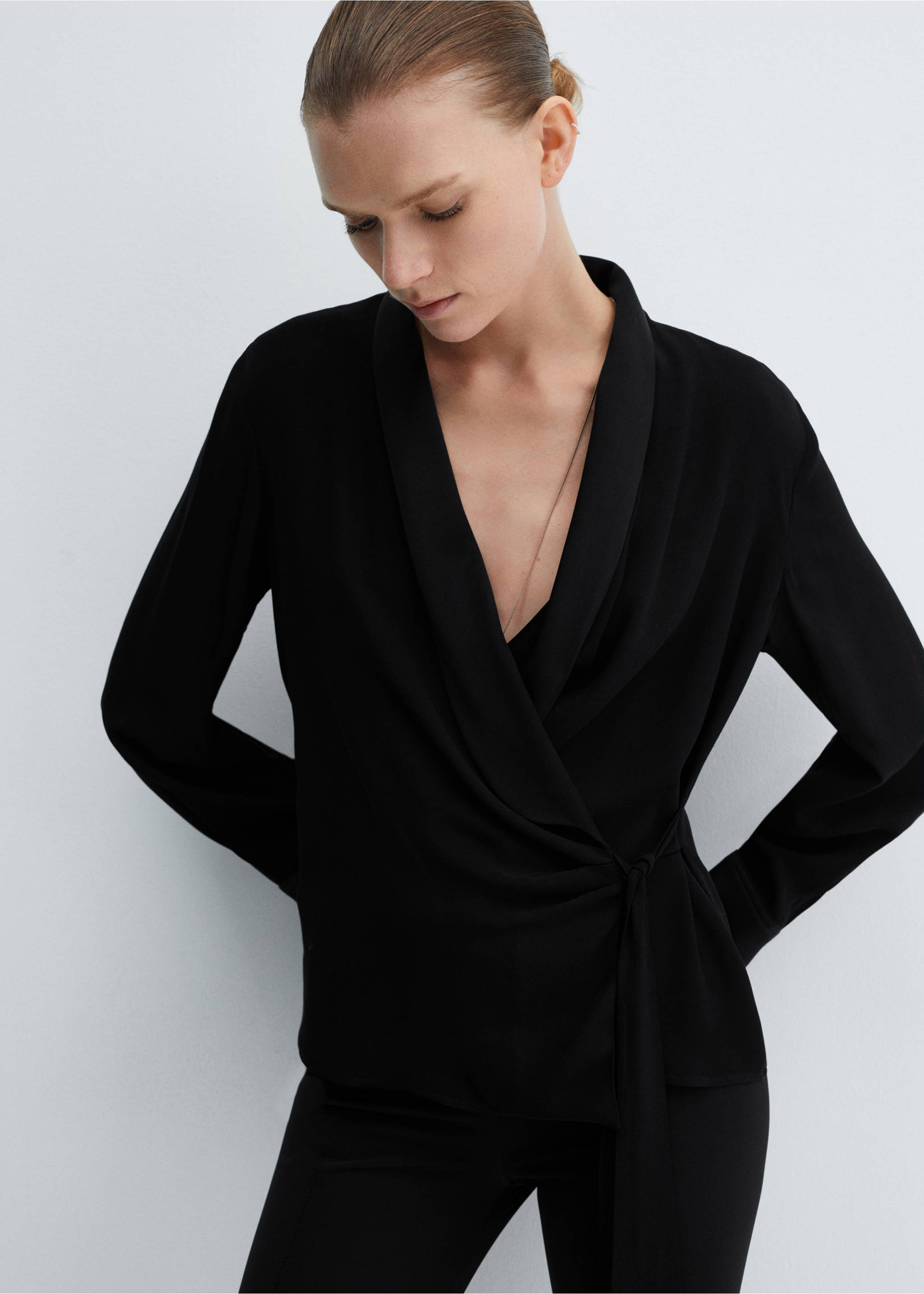 Blusa cruzada lazo - Plano medio, Negro. Ref: 67055759-00.