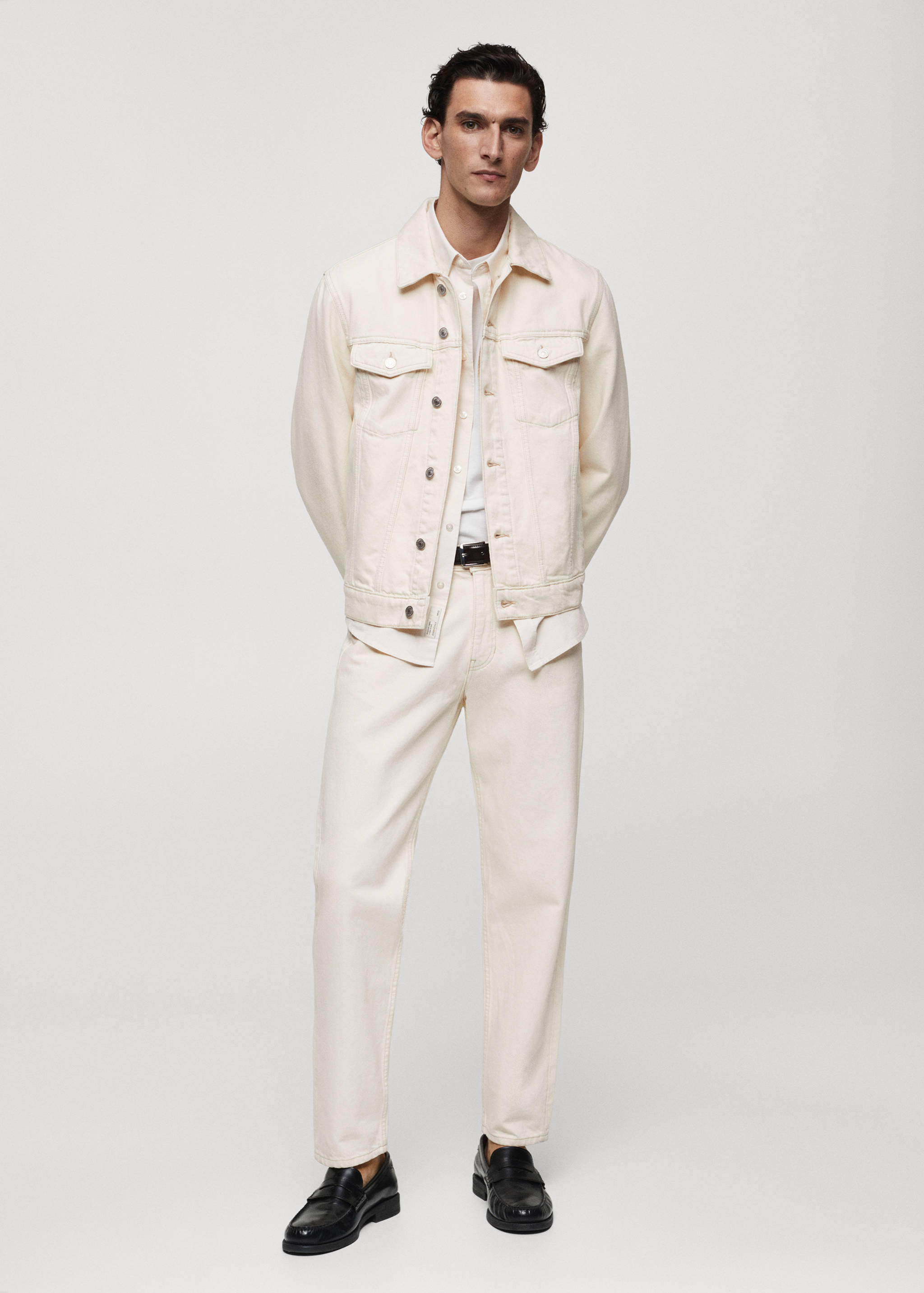 Cazadora vaquera bolsillos - Plano general