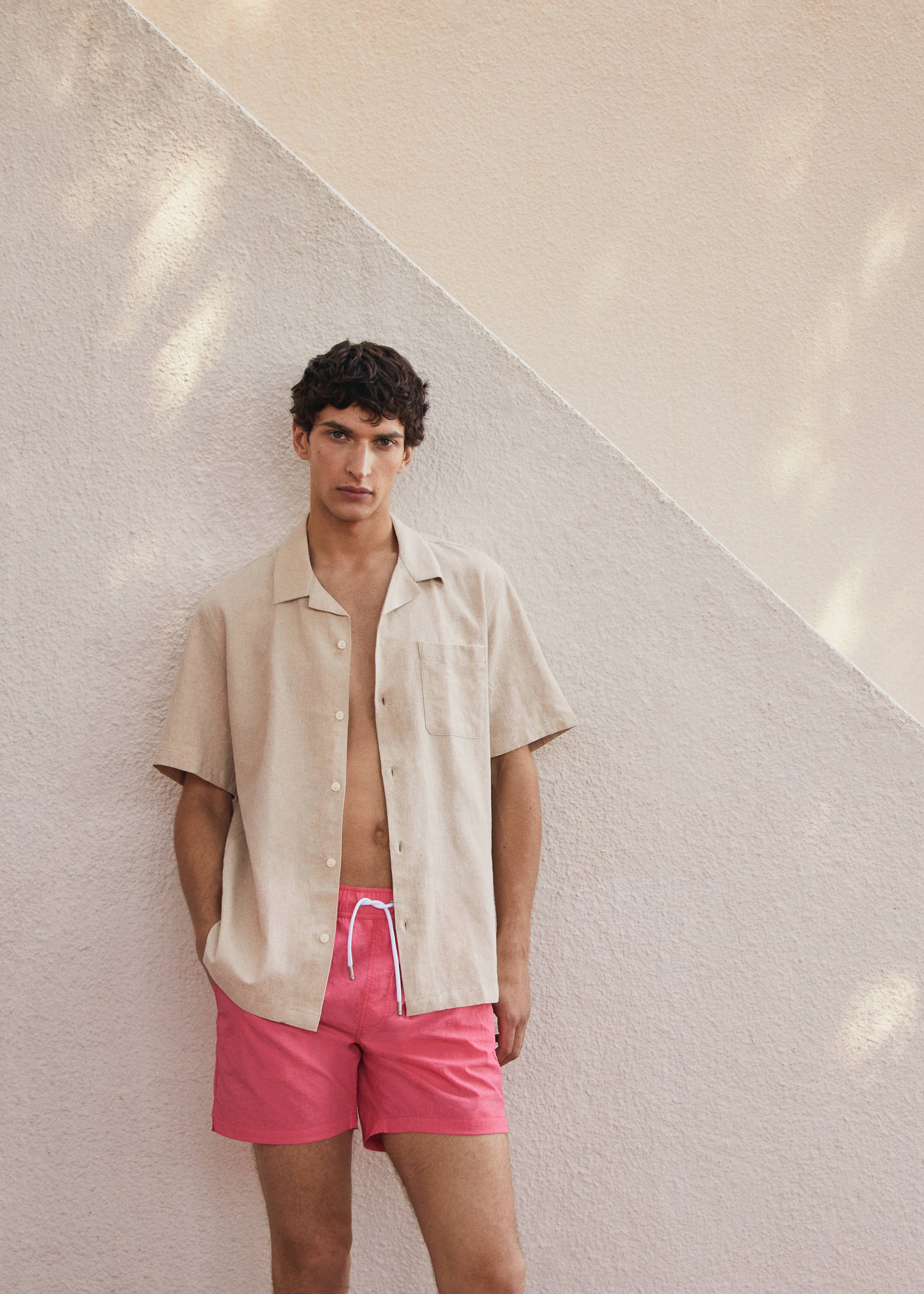 Linen shirt with bowling collar and pocket - Details of the article 5