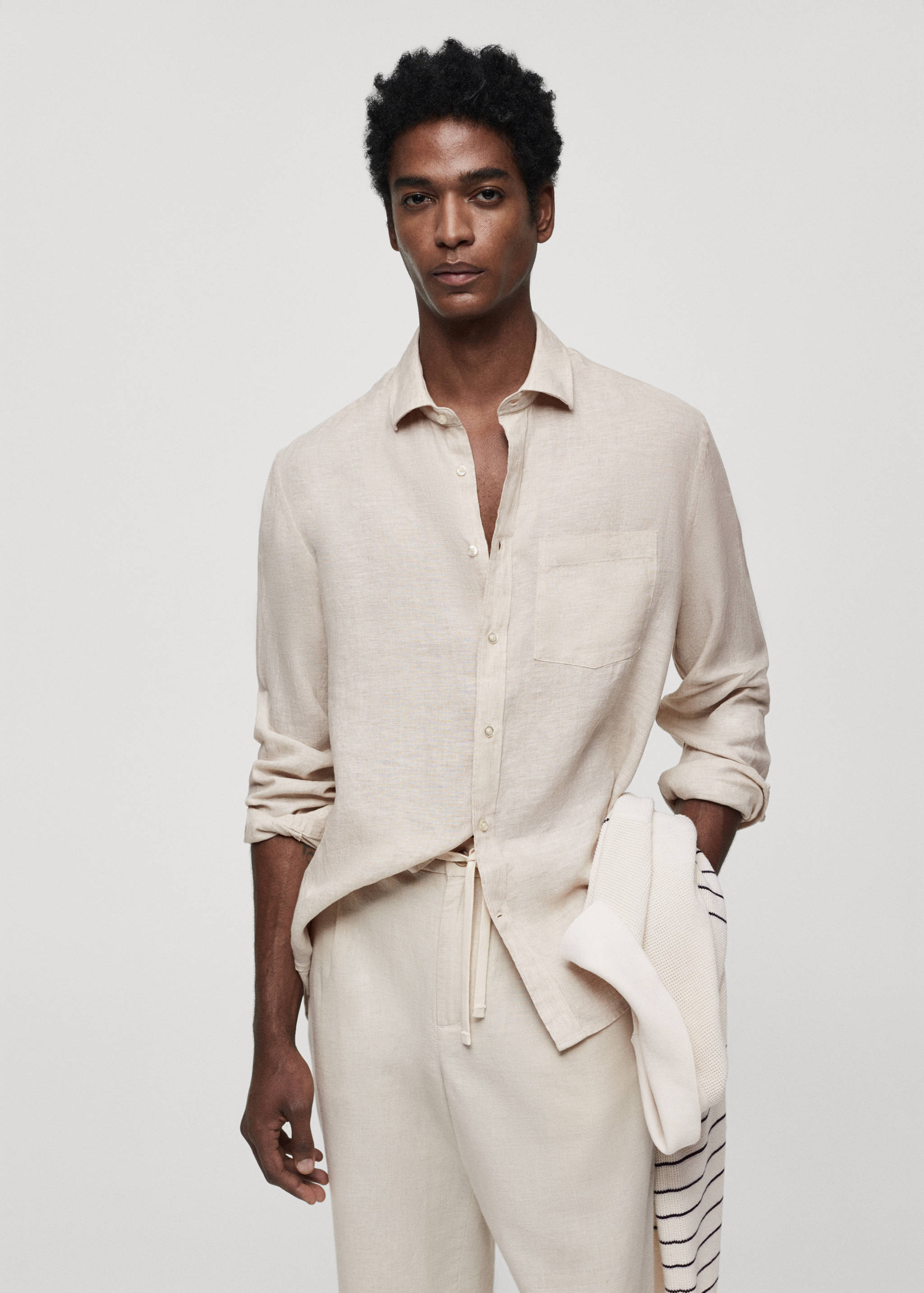 Camisa classic fit de 100% linho - Plano médio