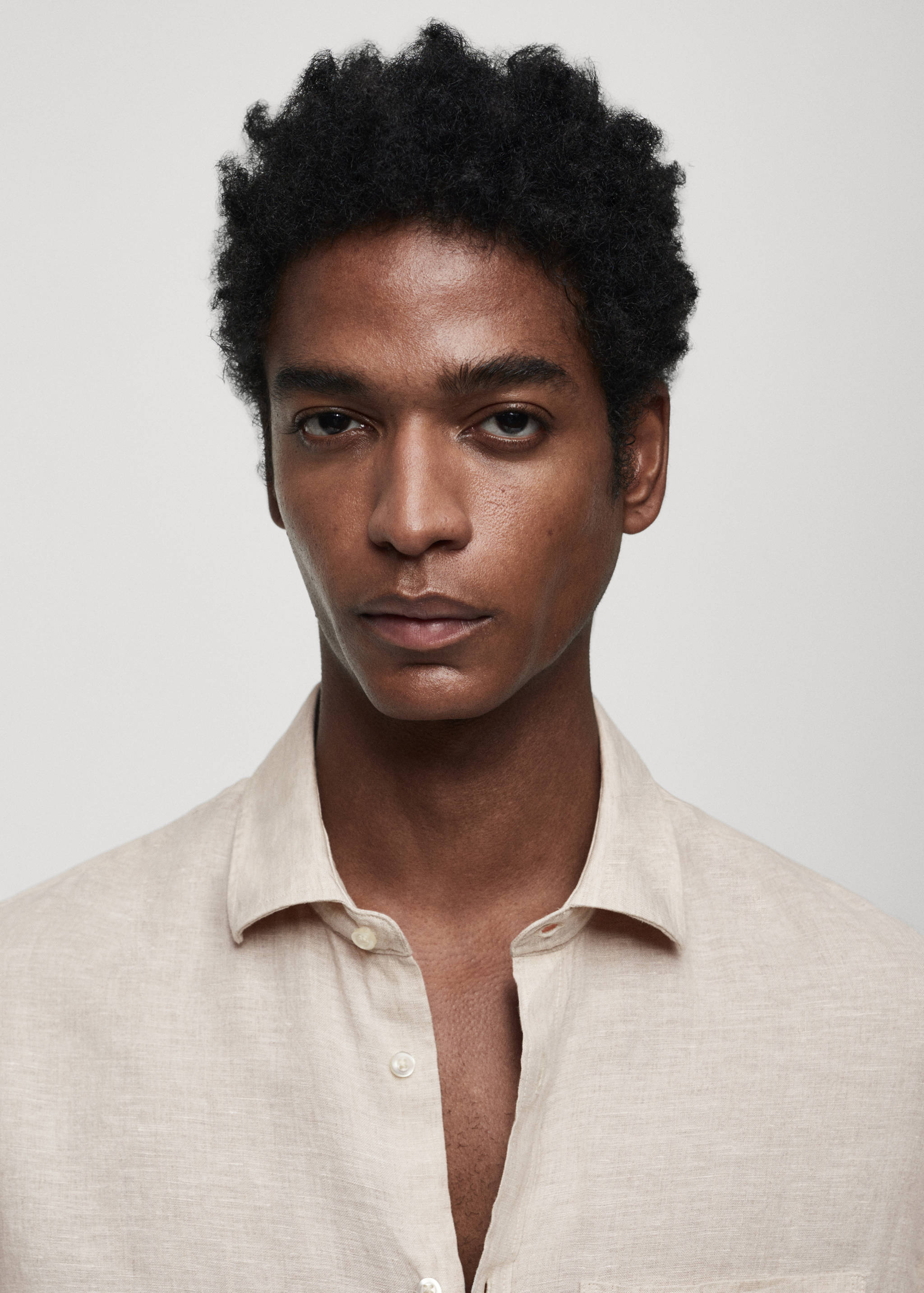 Camisa classic fit de 100% linho - Pormenor do artigo 1