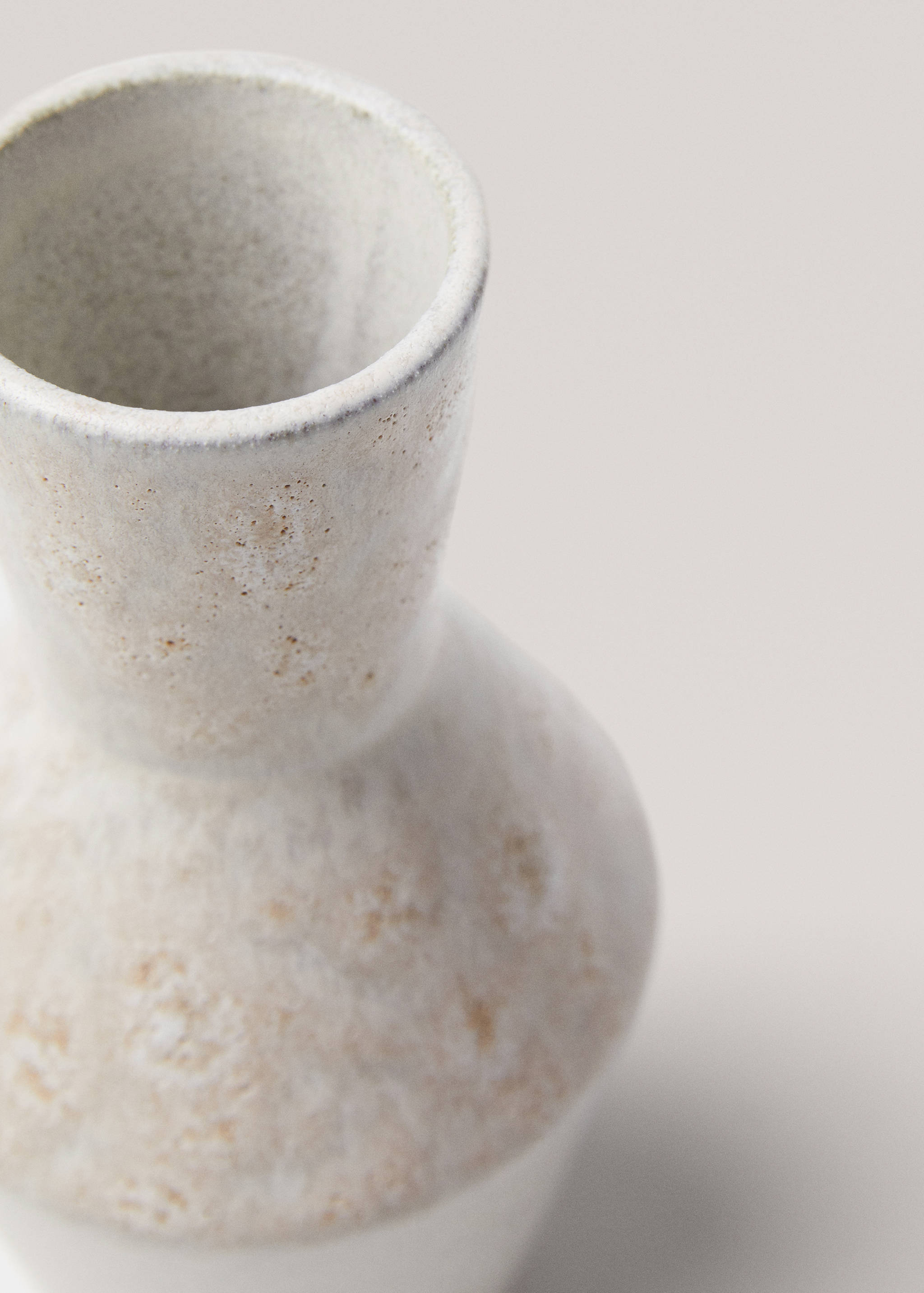 Irregular terracotta vase - Details of the article 1