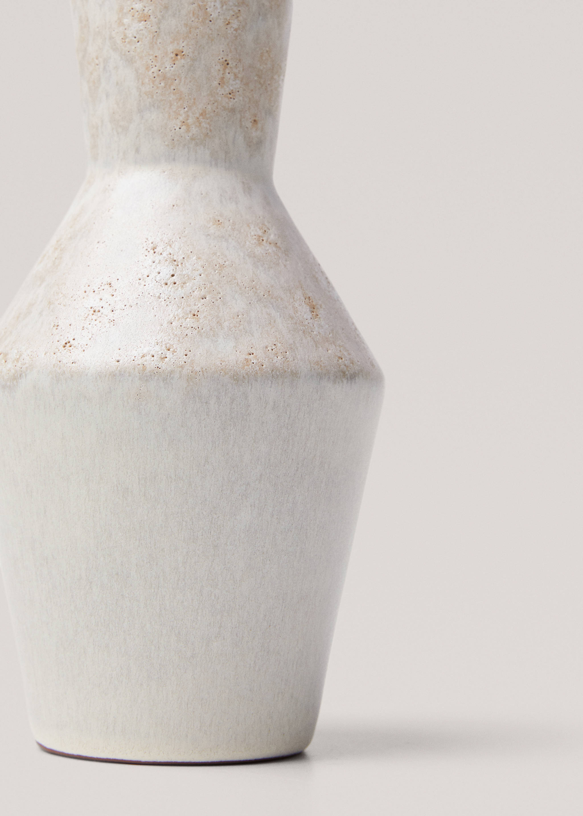 Irregular terracotta vase - Details of the article 2