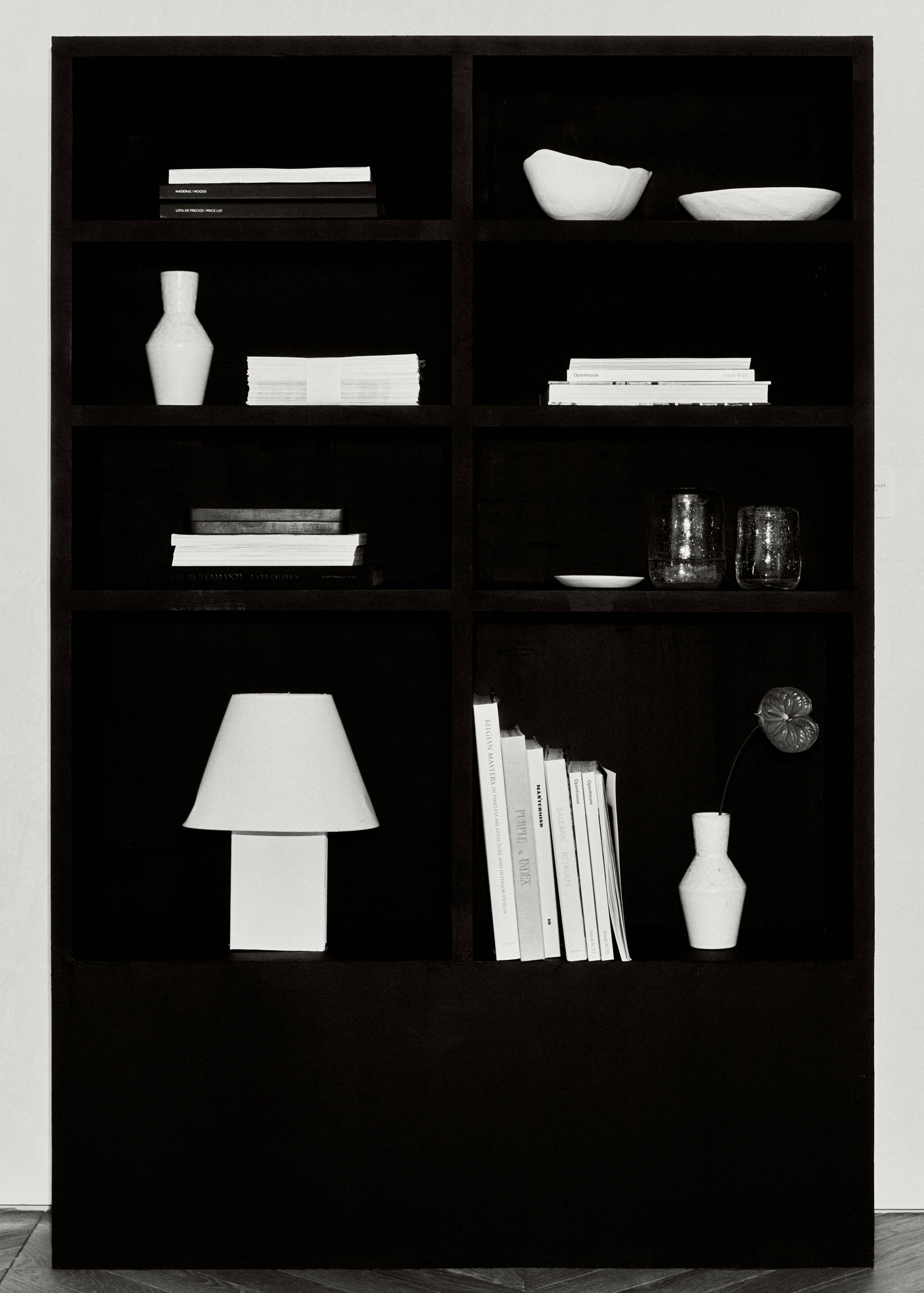 Irregular terracotta vase - Details of the article 6