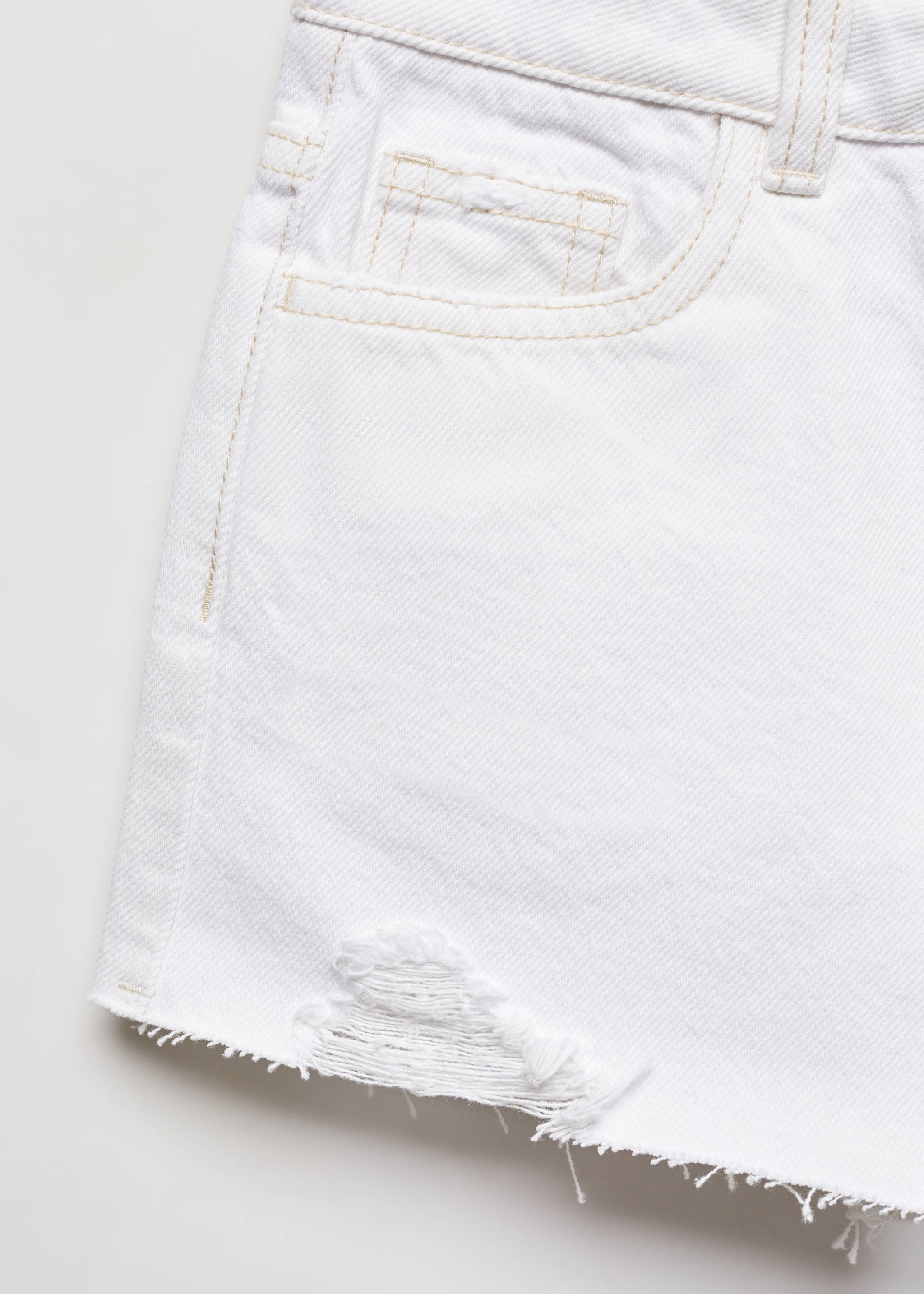 Decorative ripped denim shorts - Details of the article 8