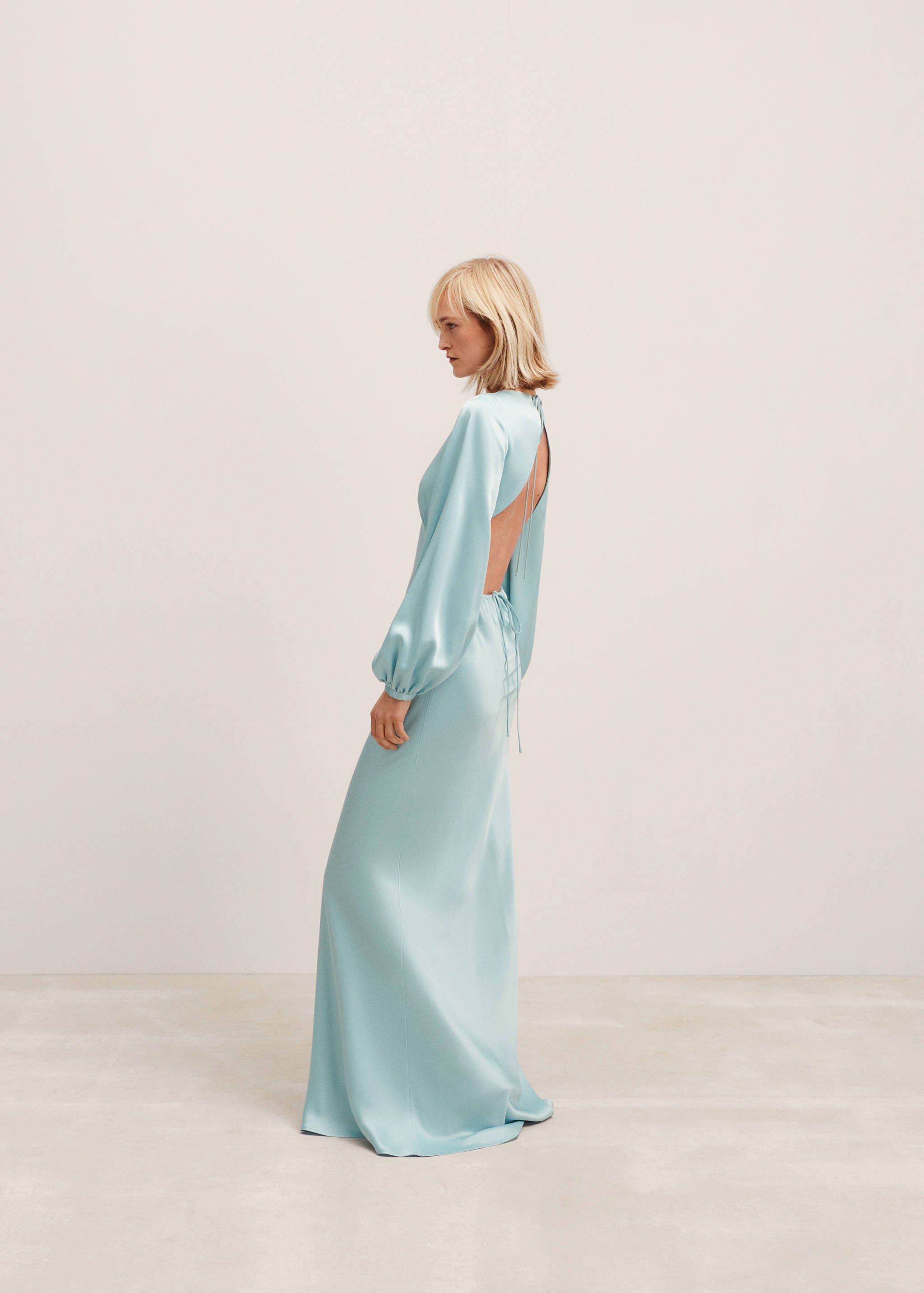 Robe satinée dos nu - Détail de l'article 2