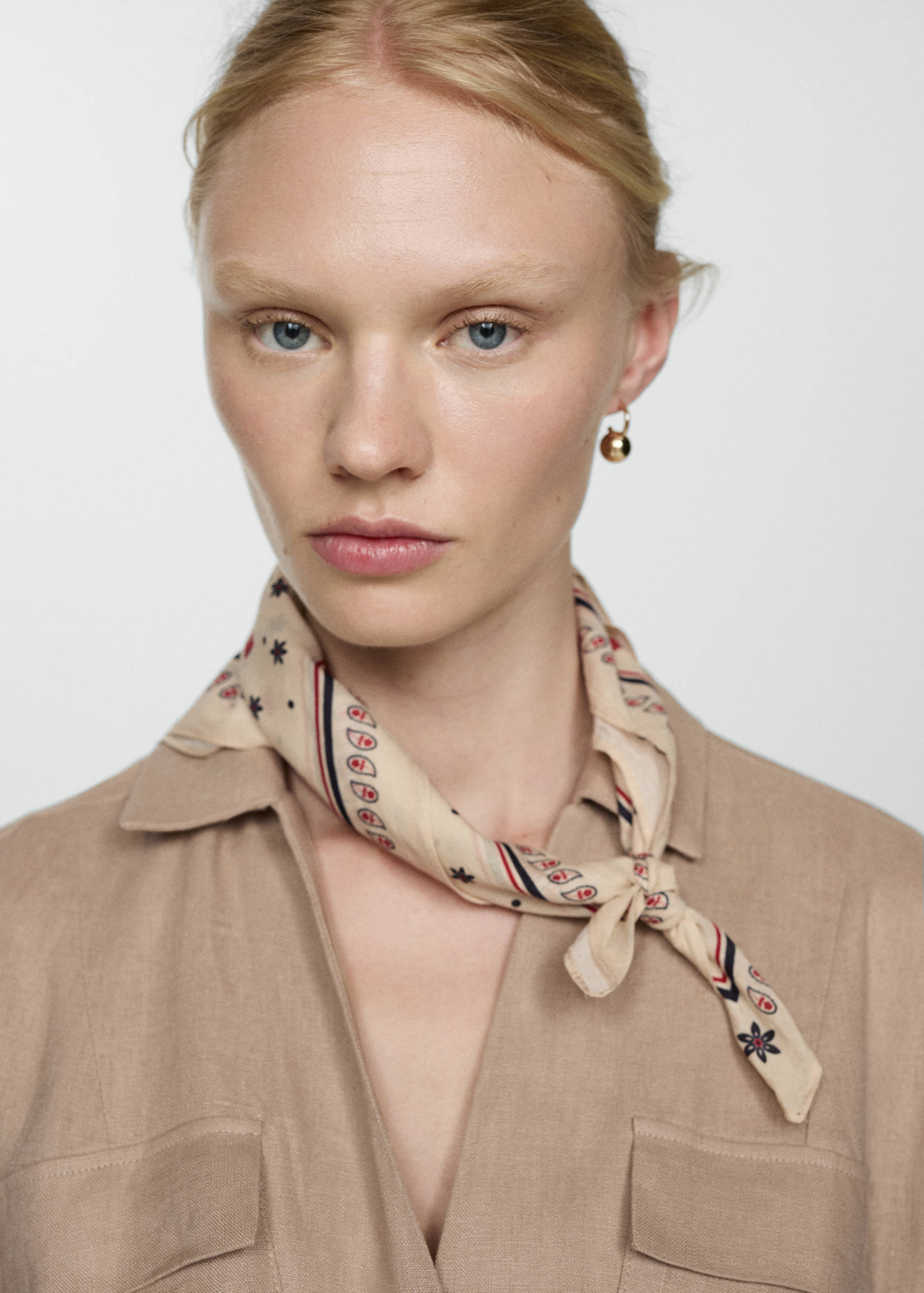 Cargo-style linen jumpsuit - Details of the article 1