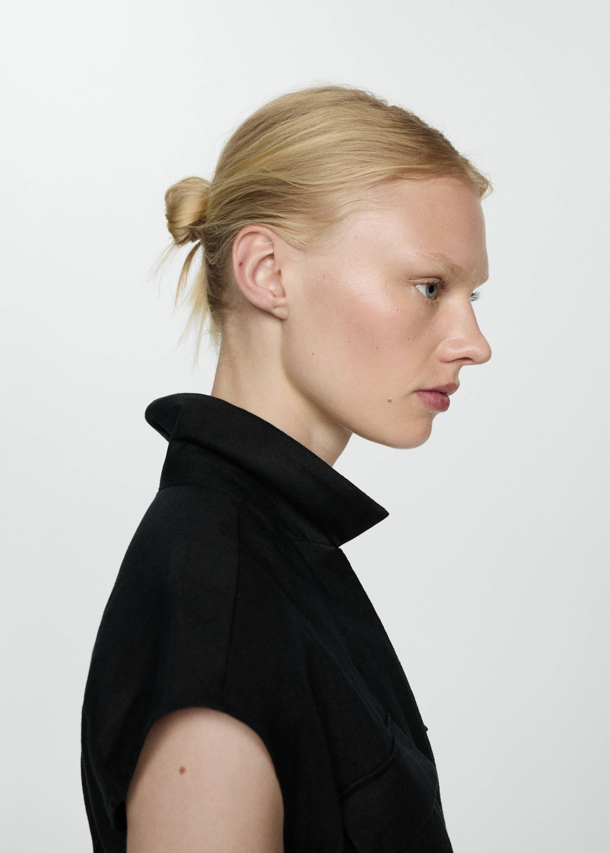 Cargo-style linen jumpsuit - Details of the article 1