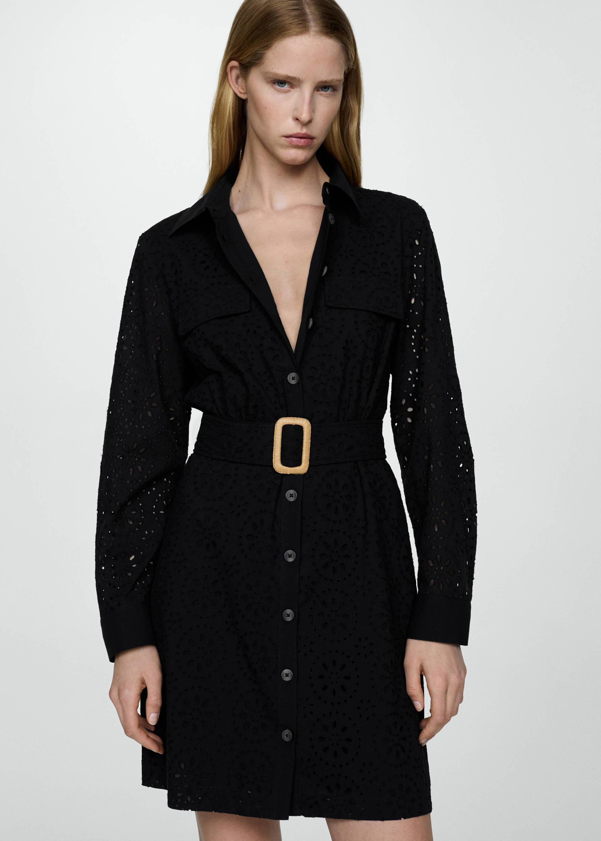 Vestido camisero bordado suizo - Plano medio