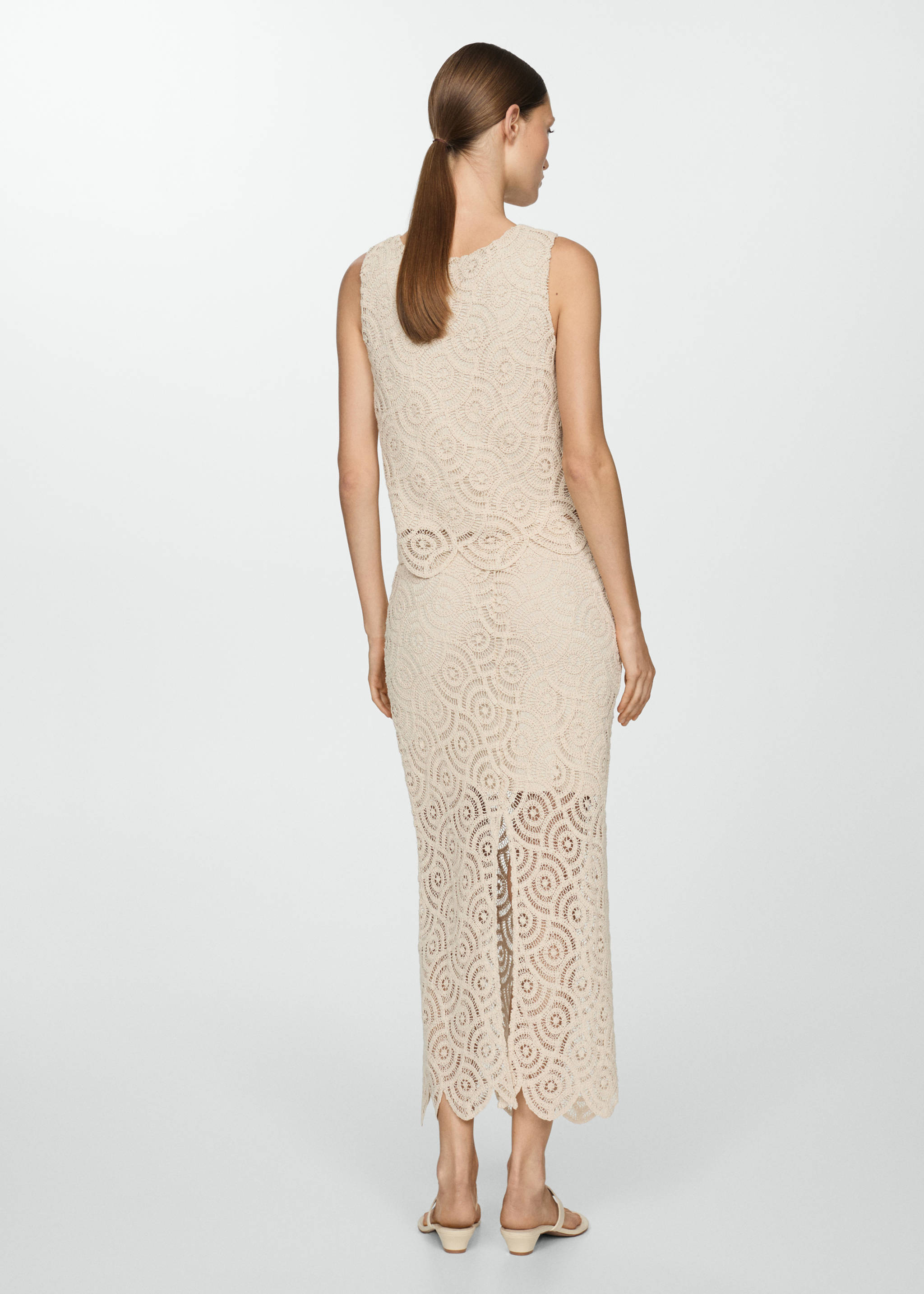 Crochet top with buttons - Reverse of the article