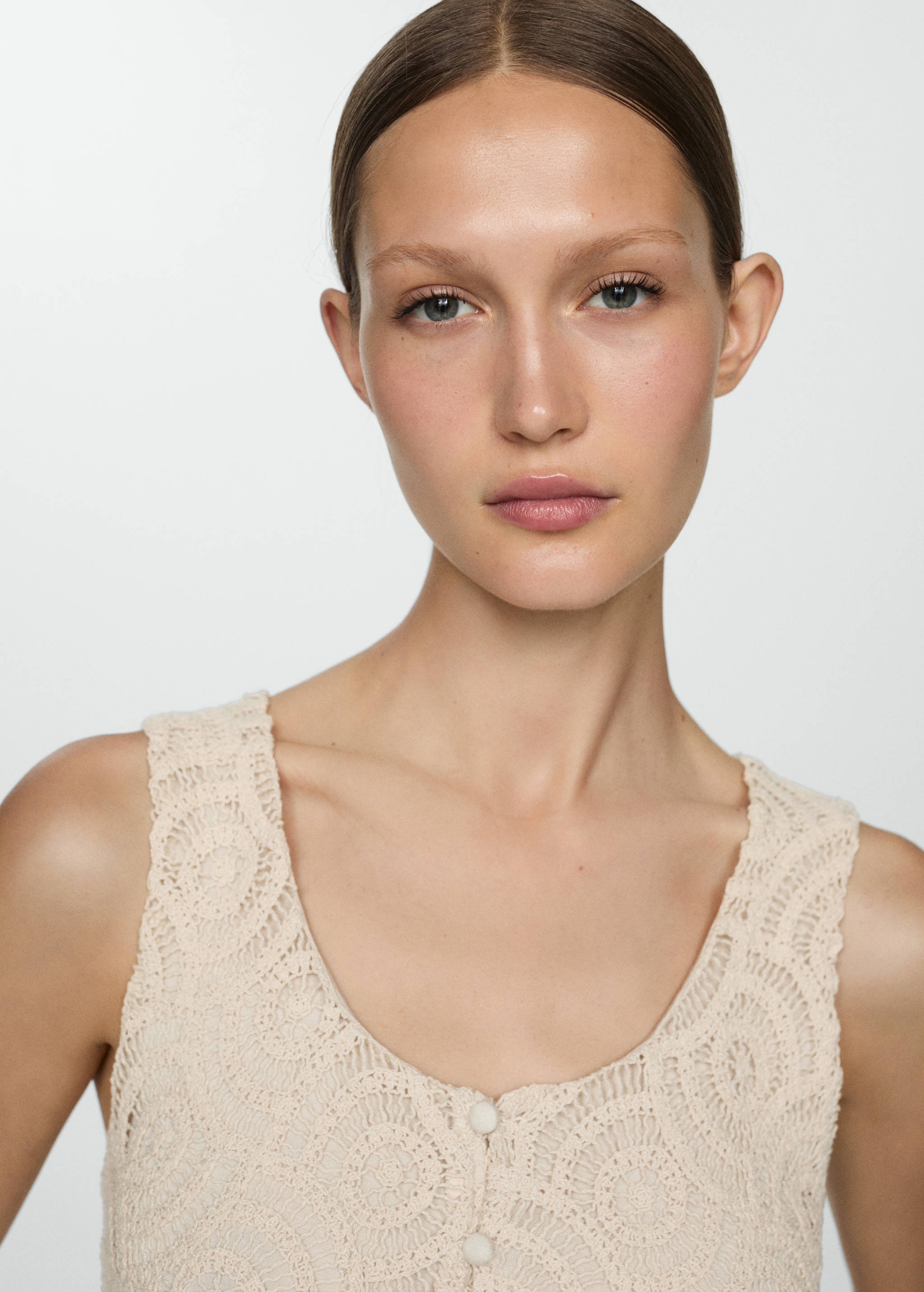 Crochet top with buttons - Details of the article 1