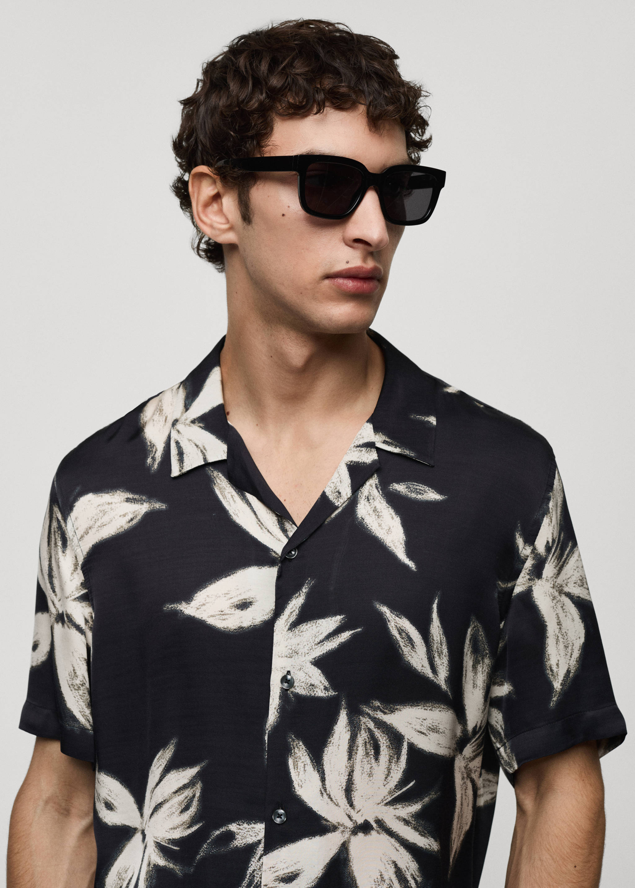 Regular-fit Hawaiian-print shirt - Details of the article 1