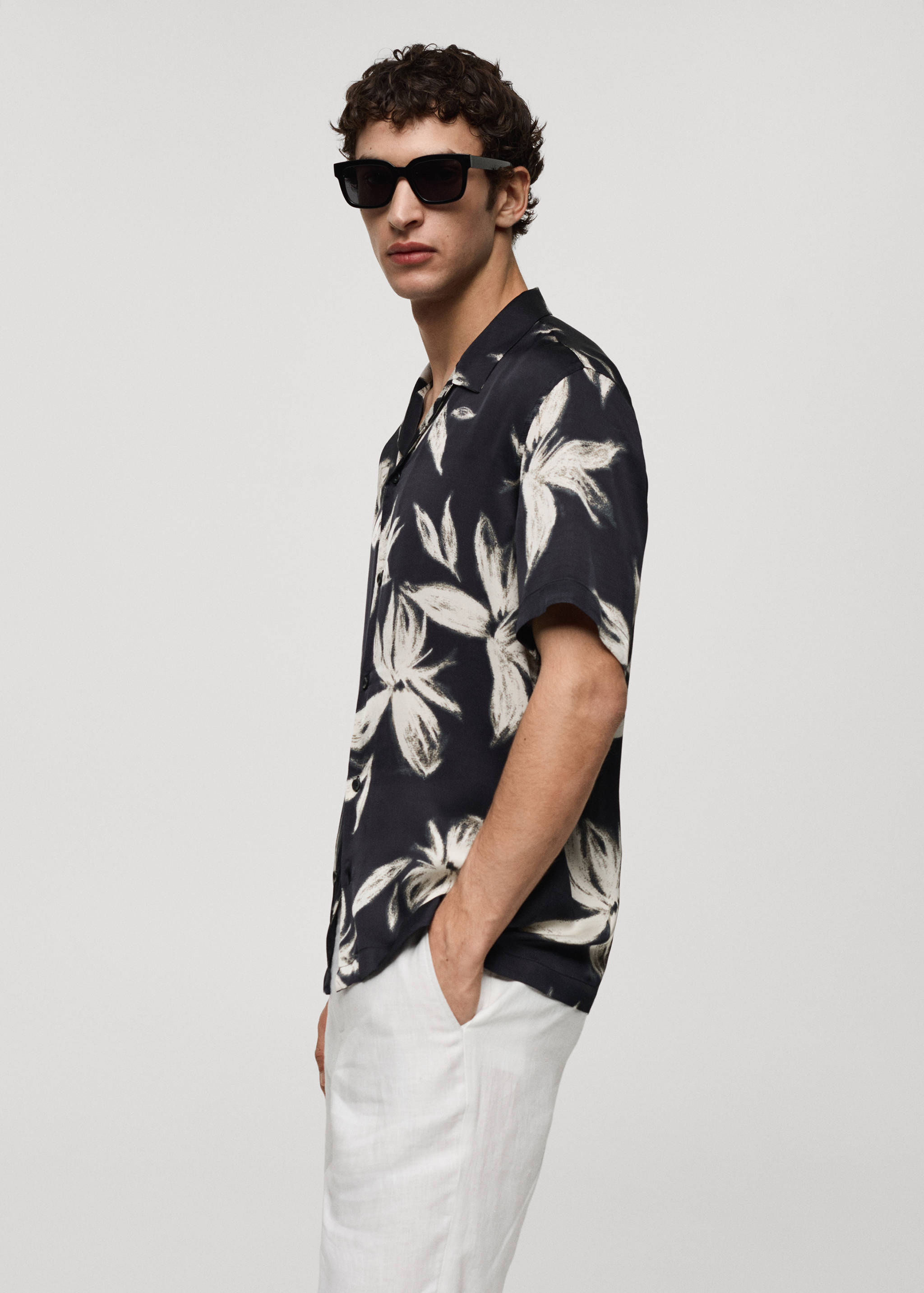 Regular-fit Hawaiian-print shirt - Details of the article 2