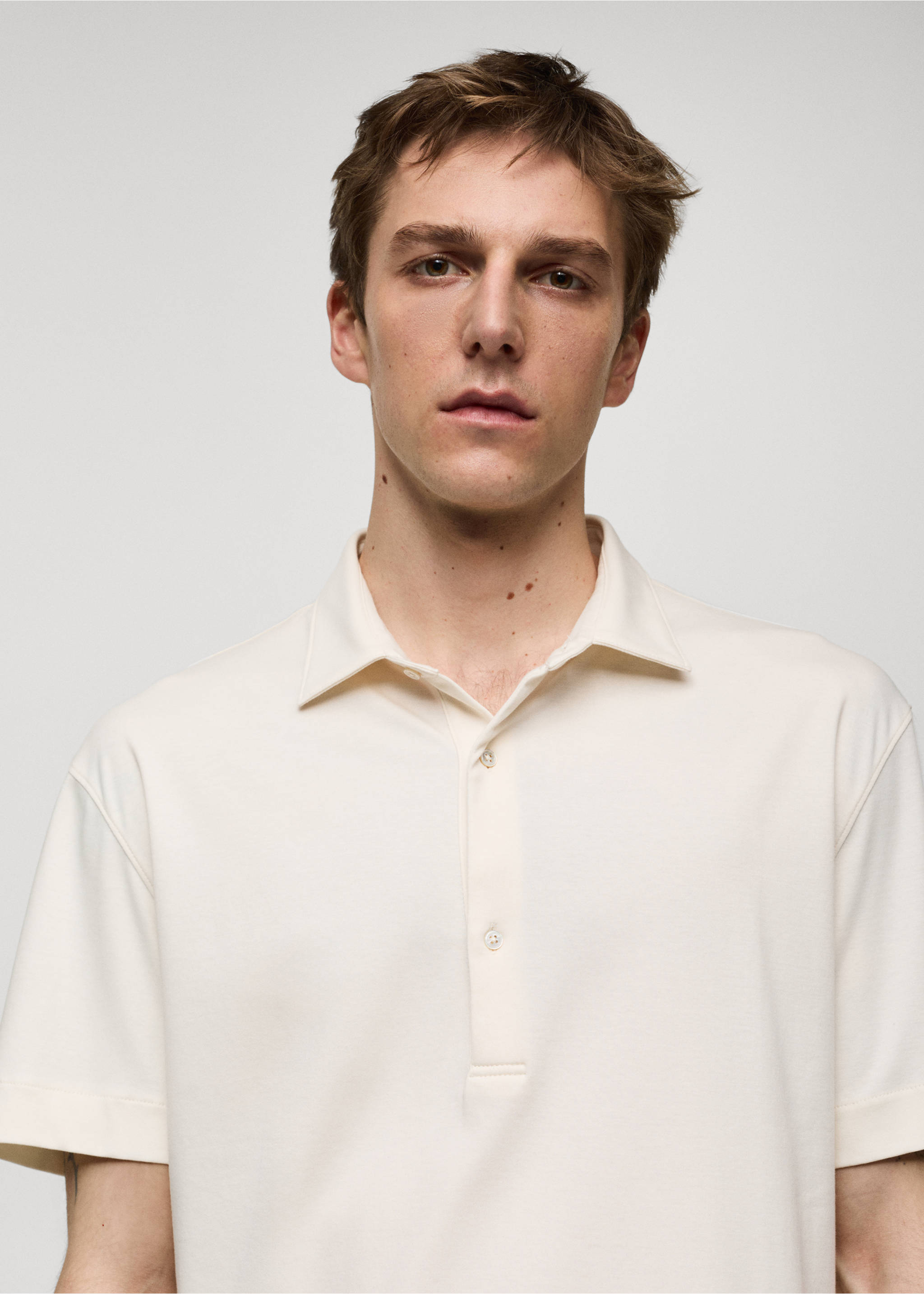 Polo slim fit 100% algodón - Detalle del artículo 1, Crudo. Ref: 67057929-00.