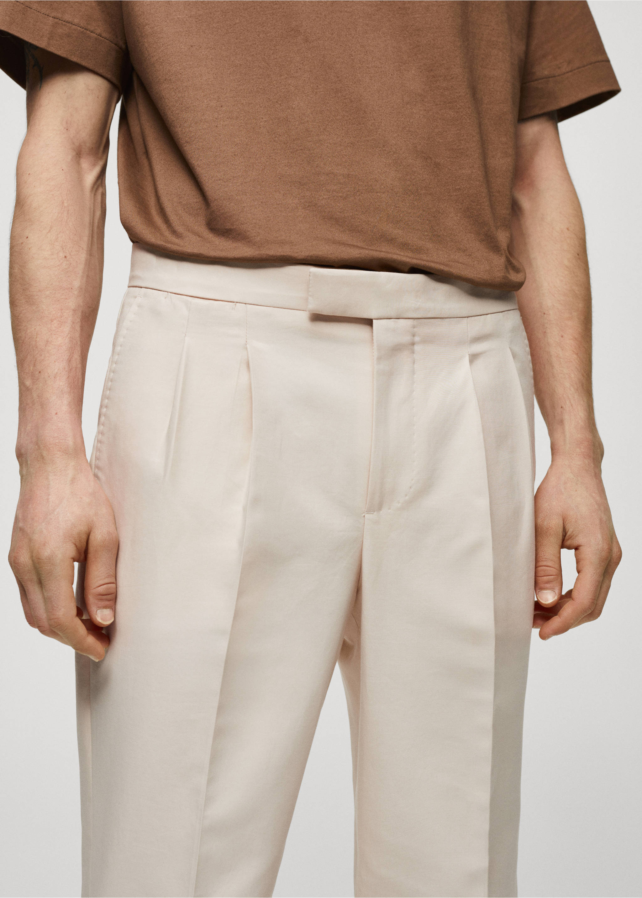 Slim-fit bandplooibroek 100% katoen - Detail van het artikel 1, Ecru. Ref: 67058267-00.