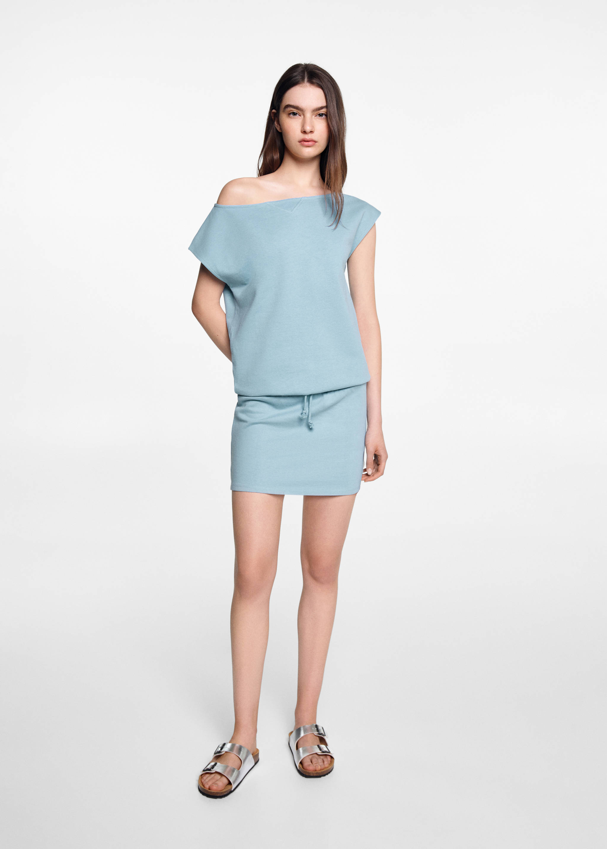 Vestido de algodão com cintura elástica - Plano geral