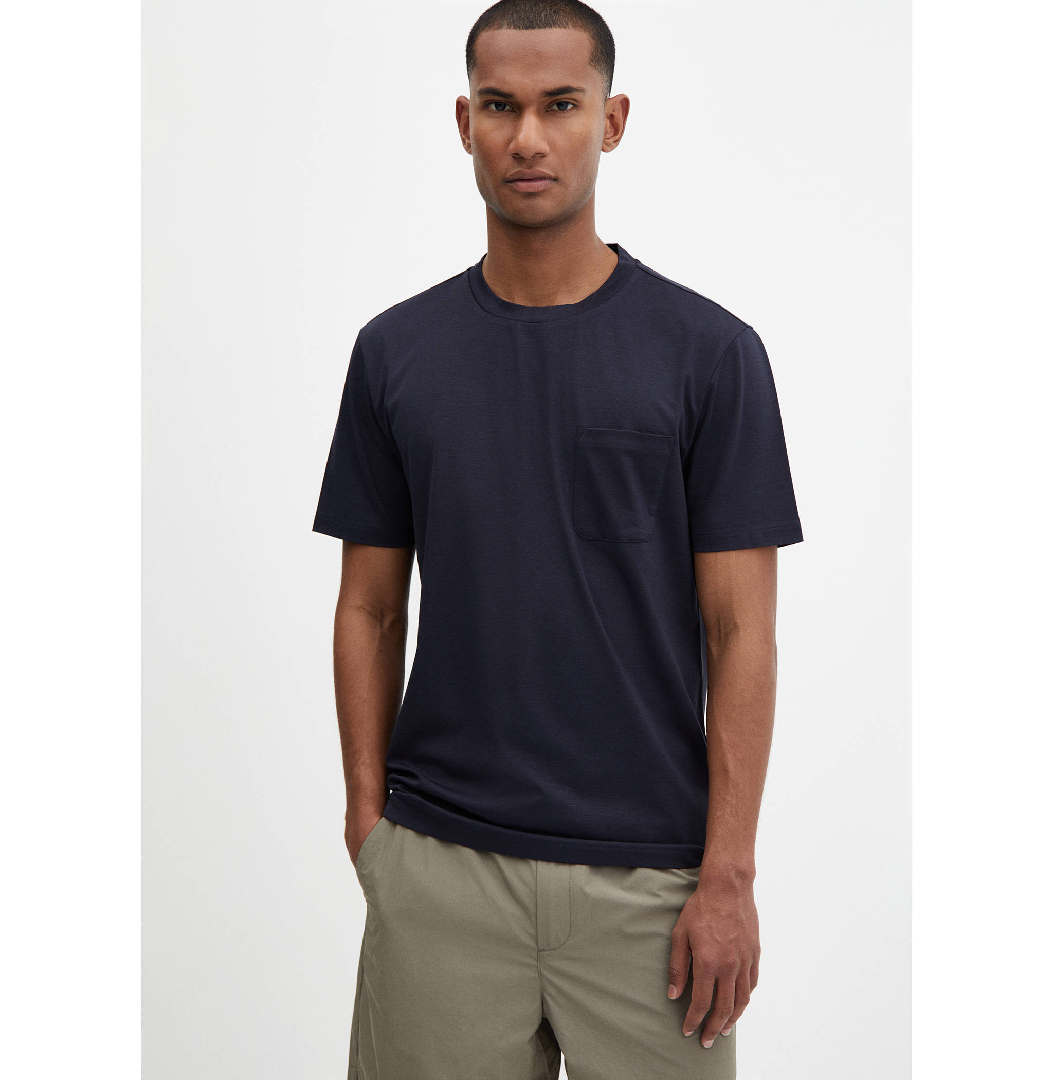 T-shirt slim-fit poche - Plan moyen
