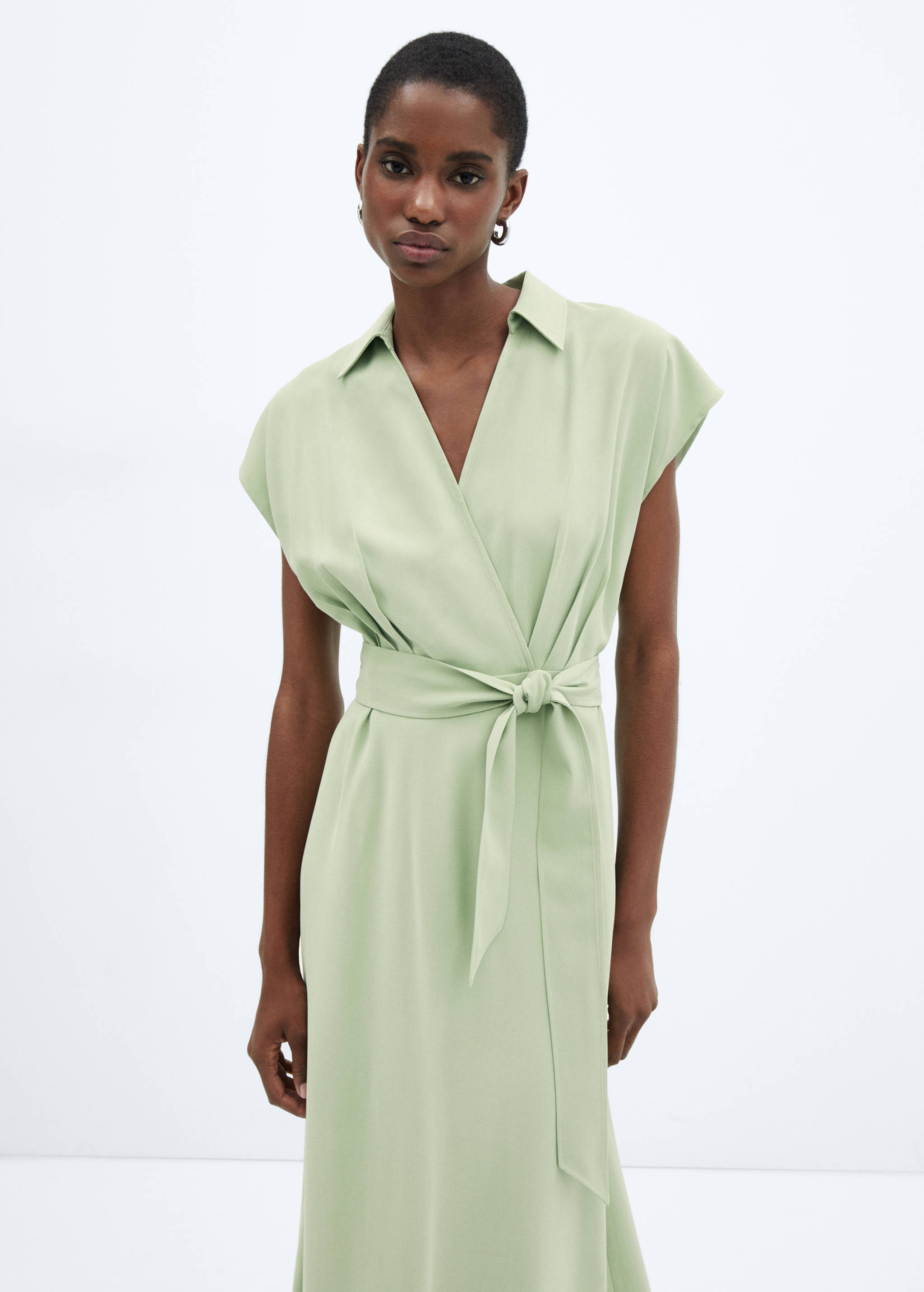 Vestit creuat cinturó - Pla mig