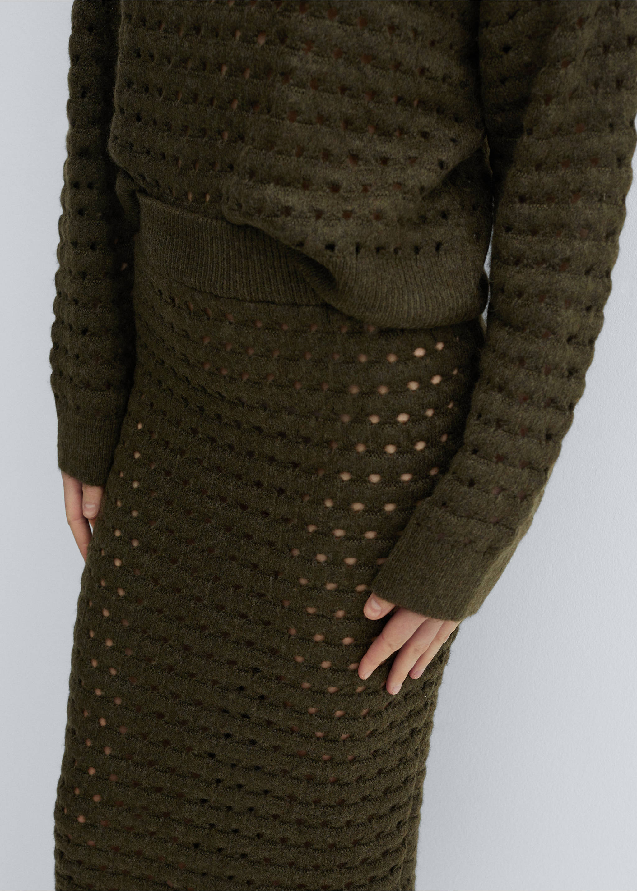Knitted skirt with openwork details - Details of the article 3, Khaki. Ref: 67060479-00.