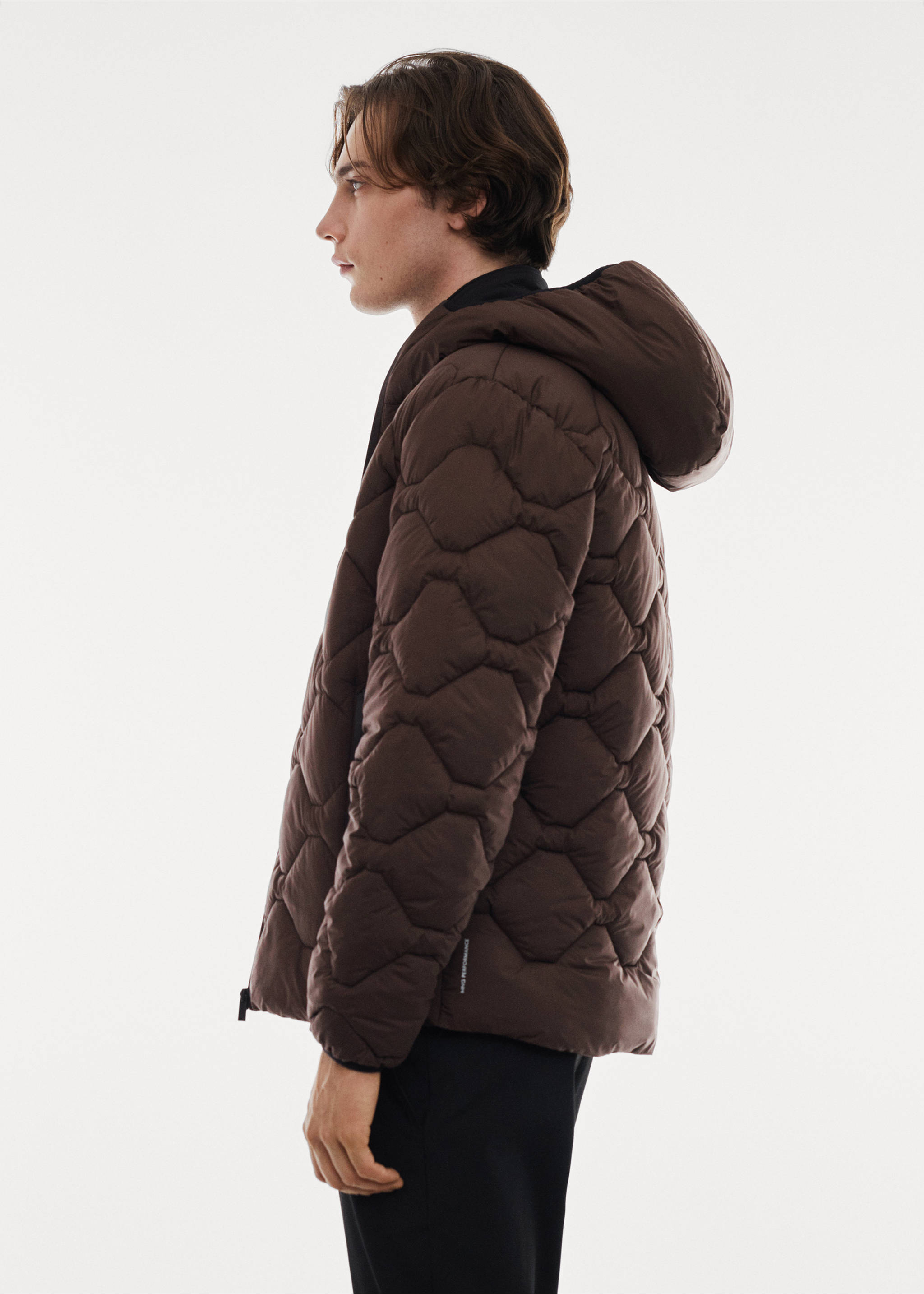 Ultra-light water-repellent anorak - Details of the article 2, Burgundy. Ref: 67060618-00.