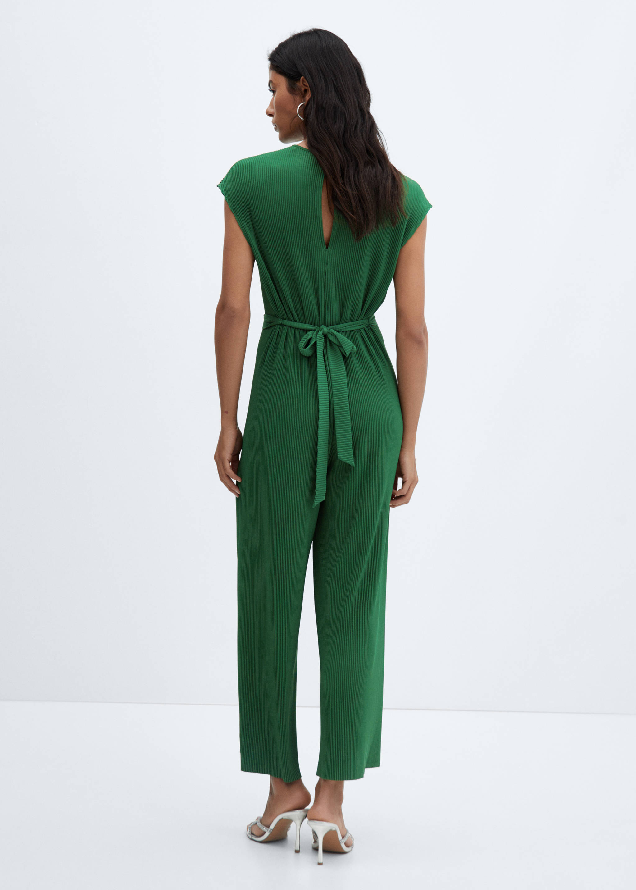 Pleated jumpsuit with bow - Reverse of the article