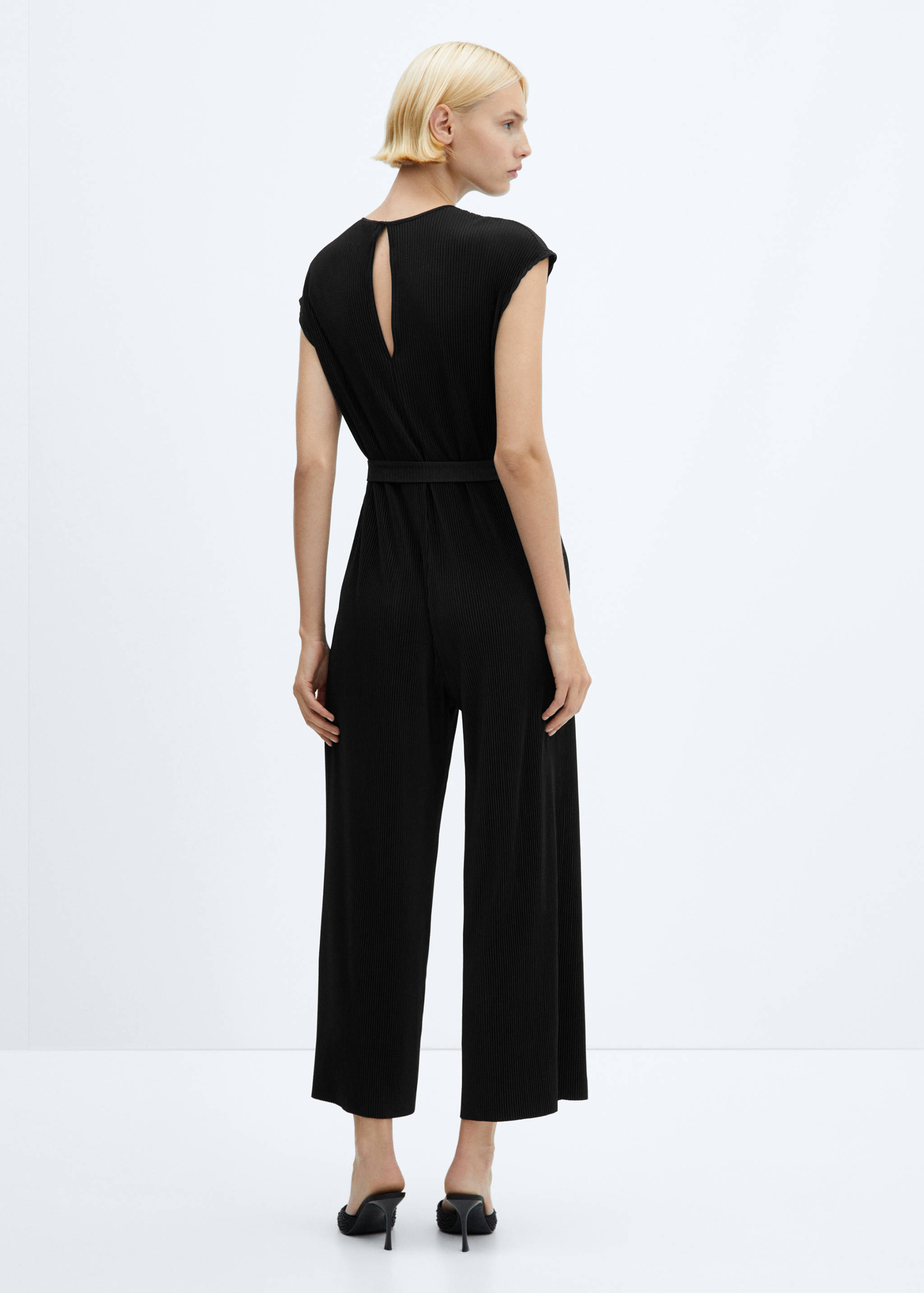 Pleated jumpsuit with bow - Reverse of the article