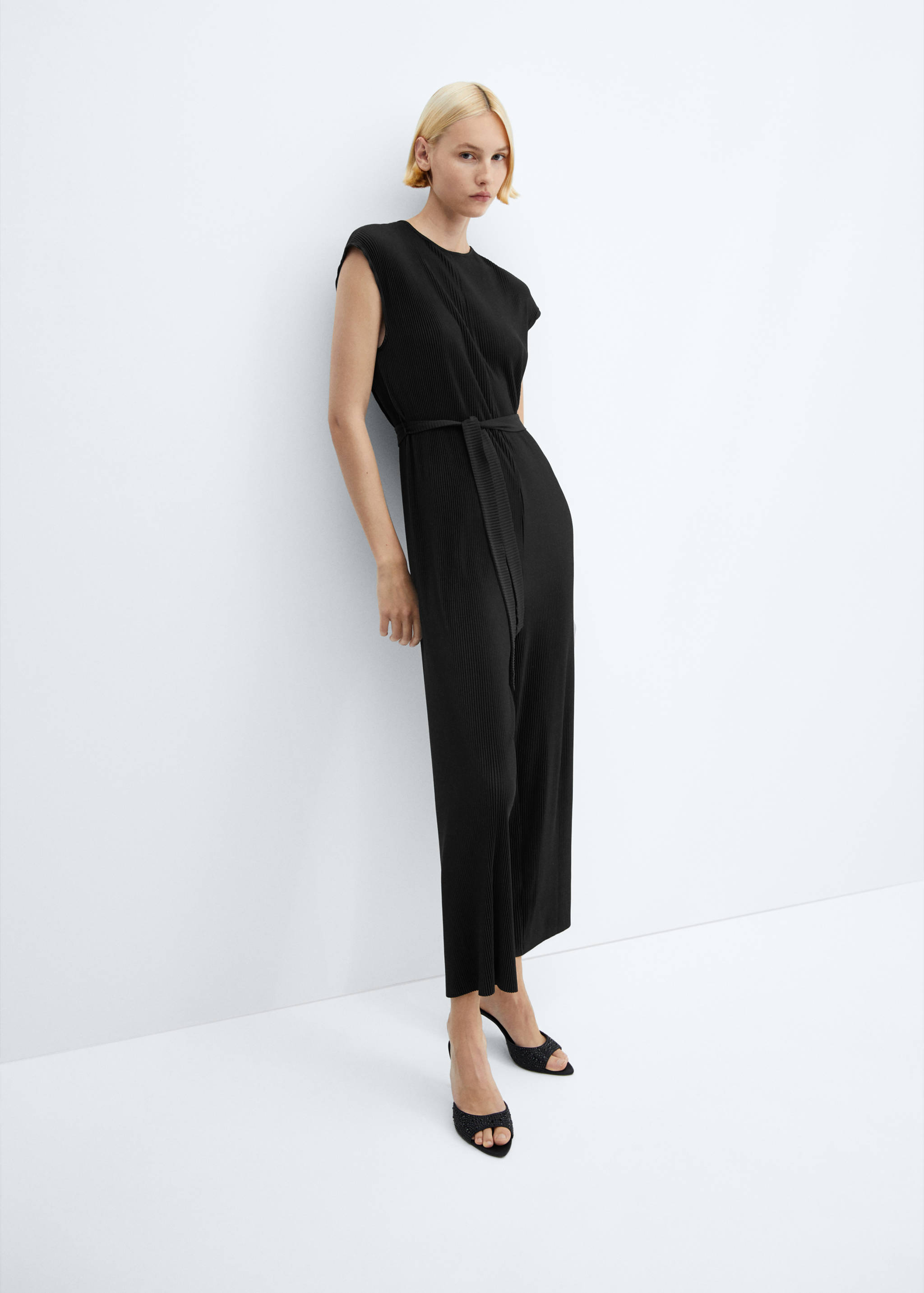 Pleated jumpsuit with bow - Details of the article 2