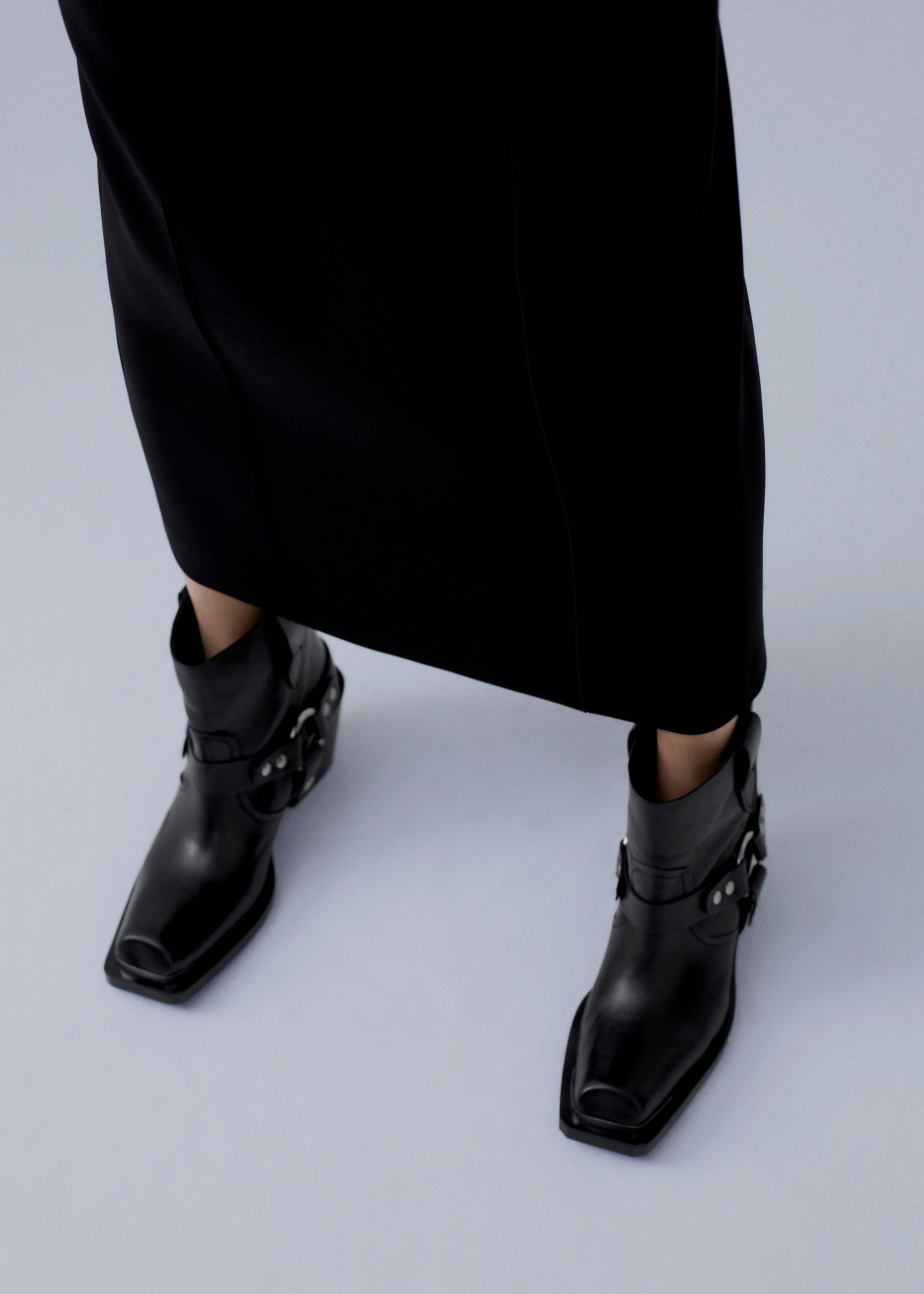 Buckle ankle boots - Details of the article 9