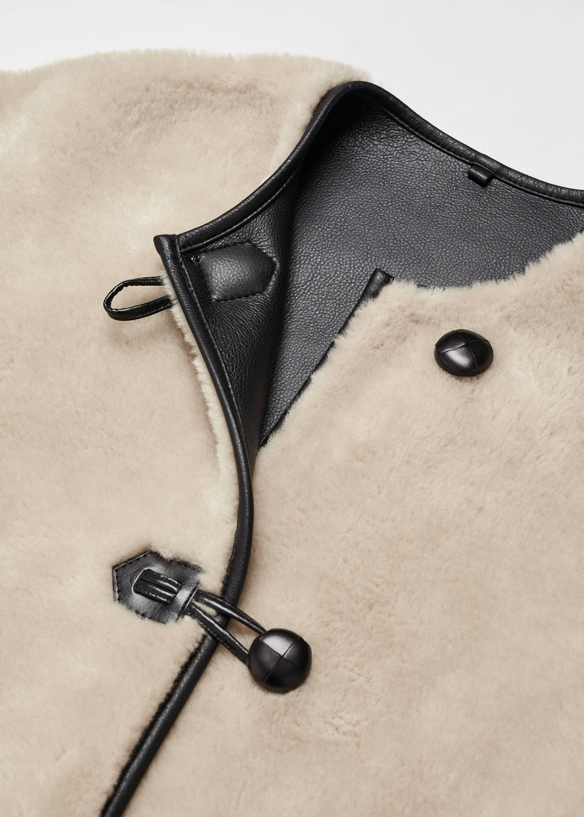 Fur-effect coat with appliqués - Details of the article 8