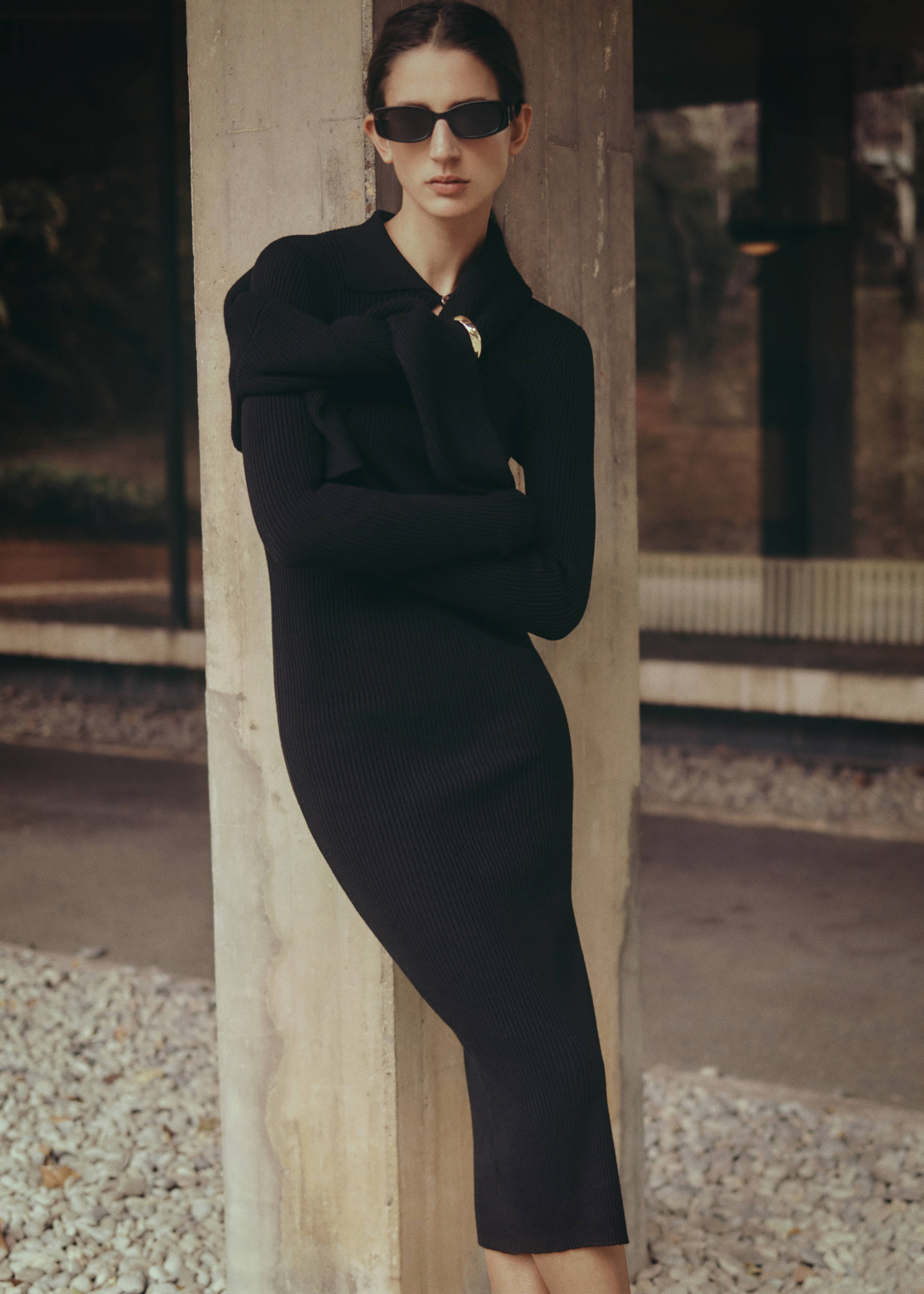 Ribbed knit dress with opening - Details of the article 3, Black. Ref: 67063264-00.