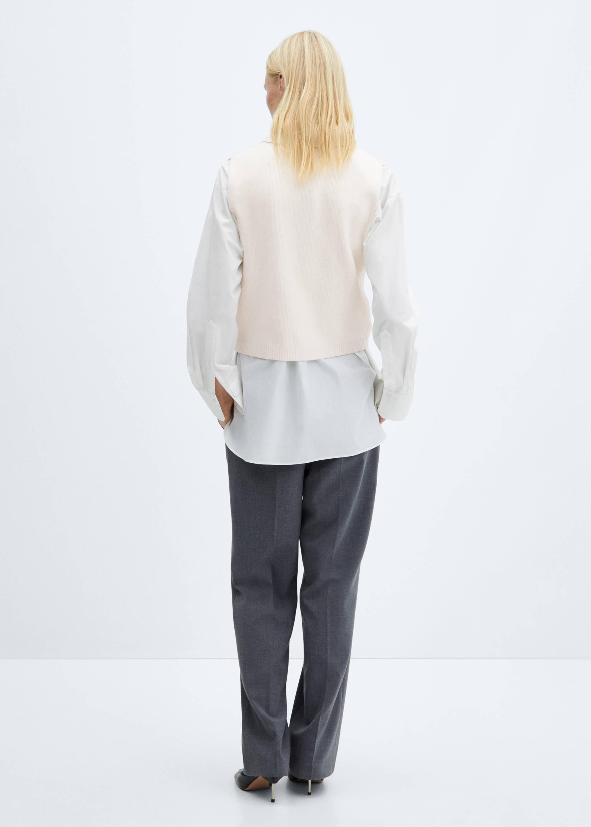 Knitted gilet with button collar - Reverse of the article