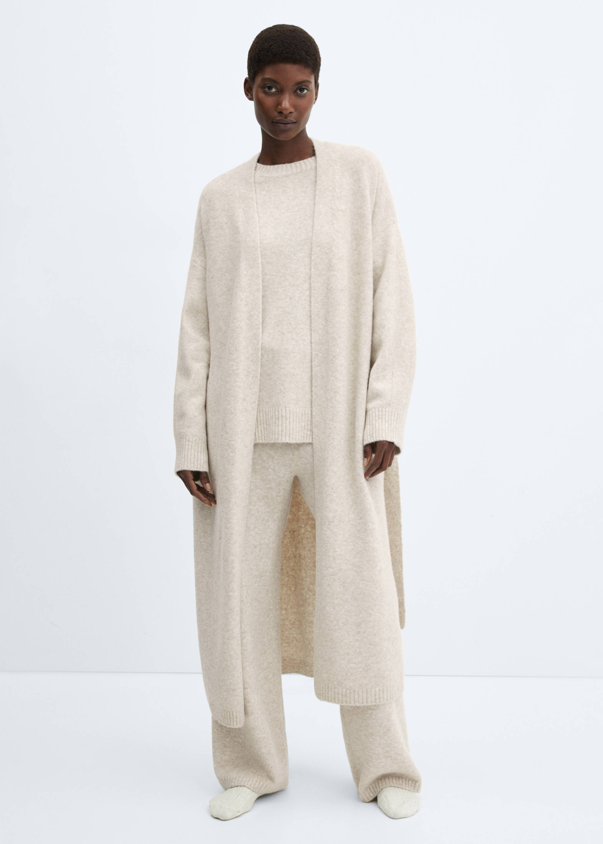 Oversized knitted cardigan - General plane