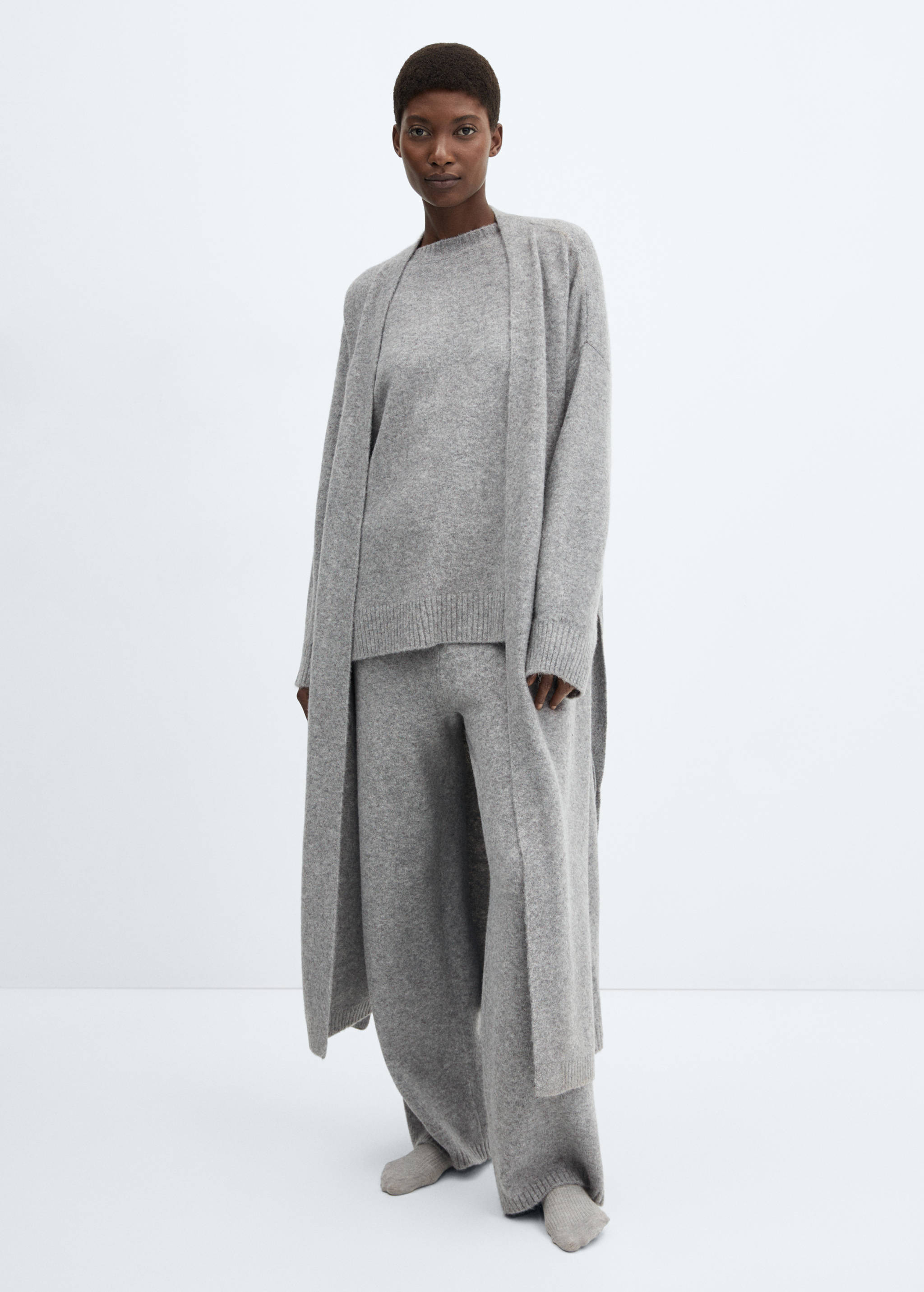 Oversized knitted cardigan - General plane