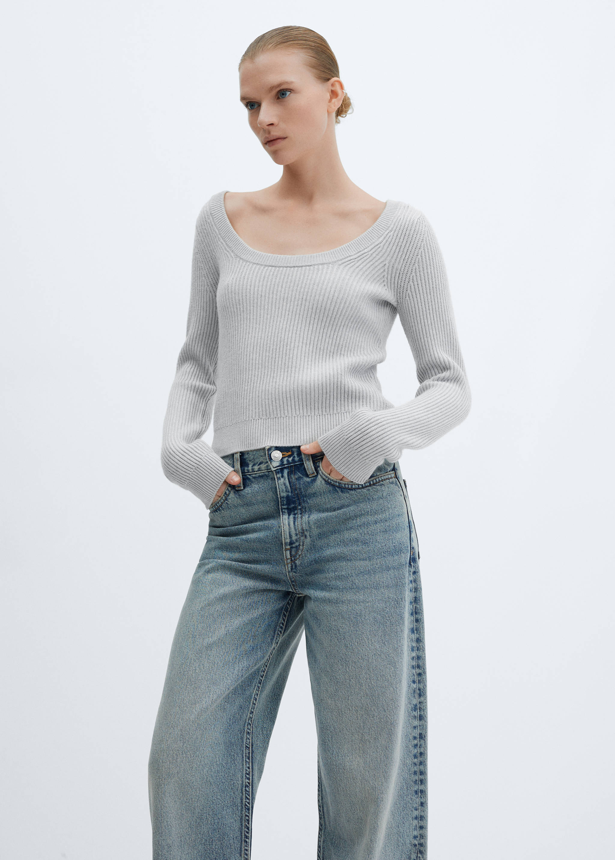 Low-cut neck sweater - Medium plane