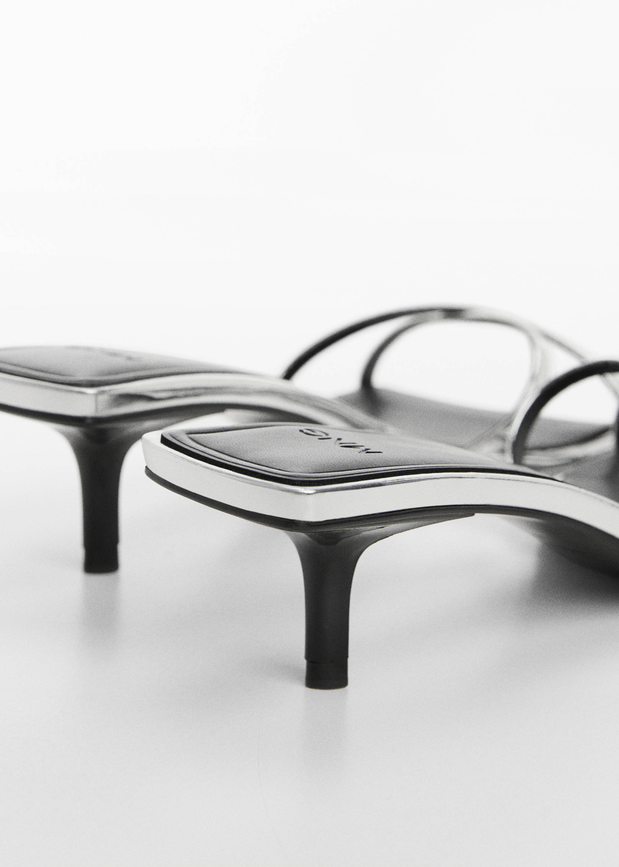 Metallic straps sandals - Details of the article 1