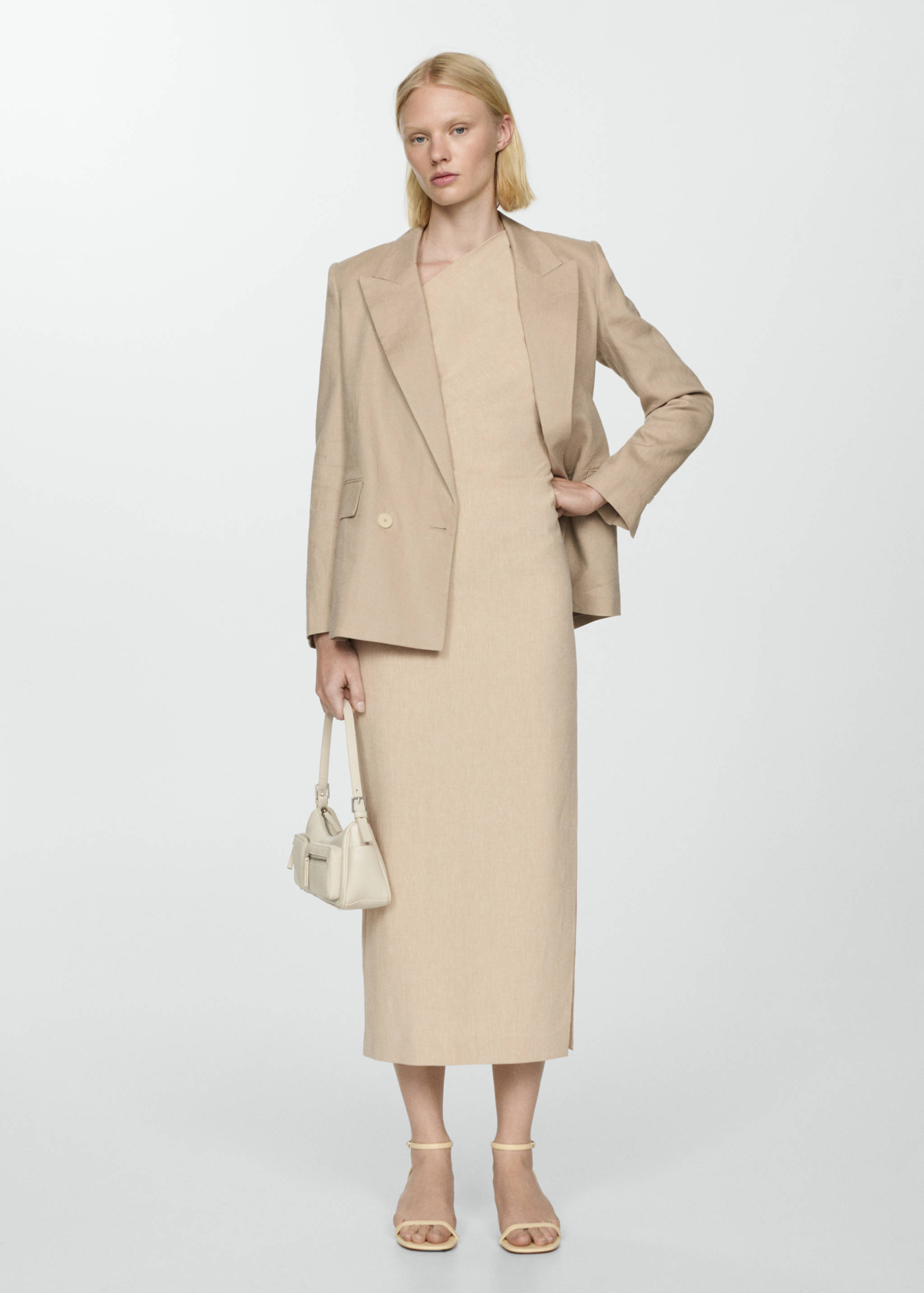 Robe asymétrique drapée - Plan général