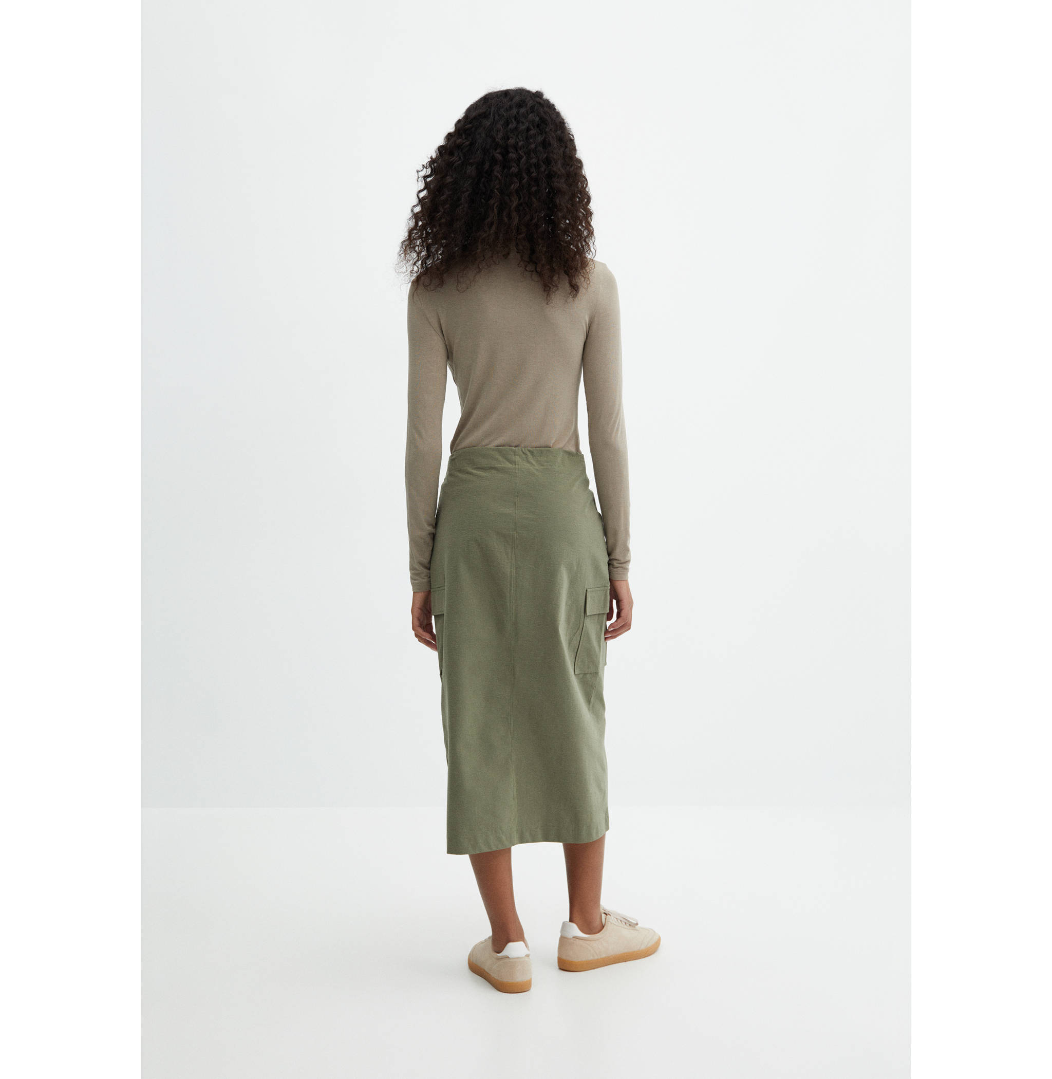 Midi-skirt with cargo pockets - Reverse of the article