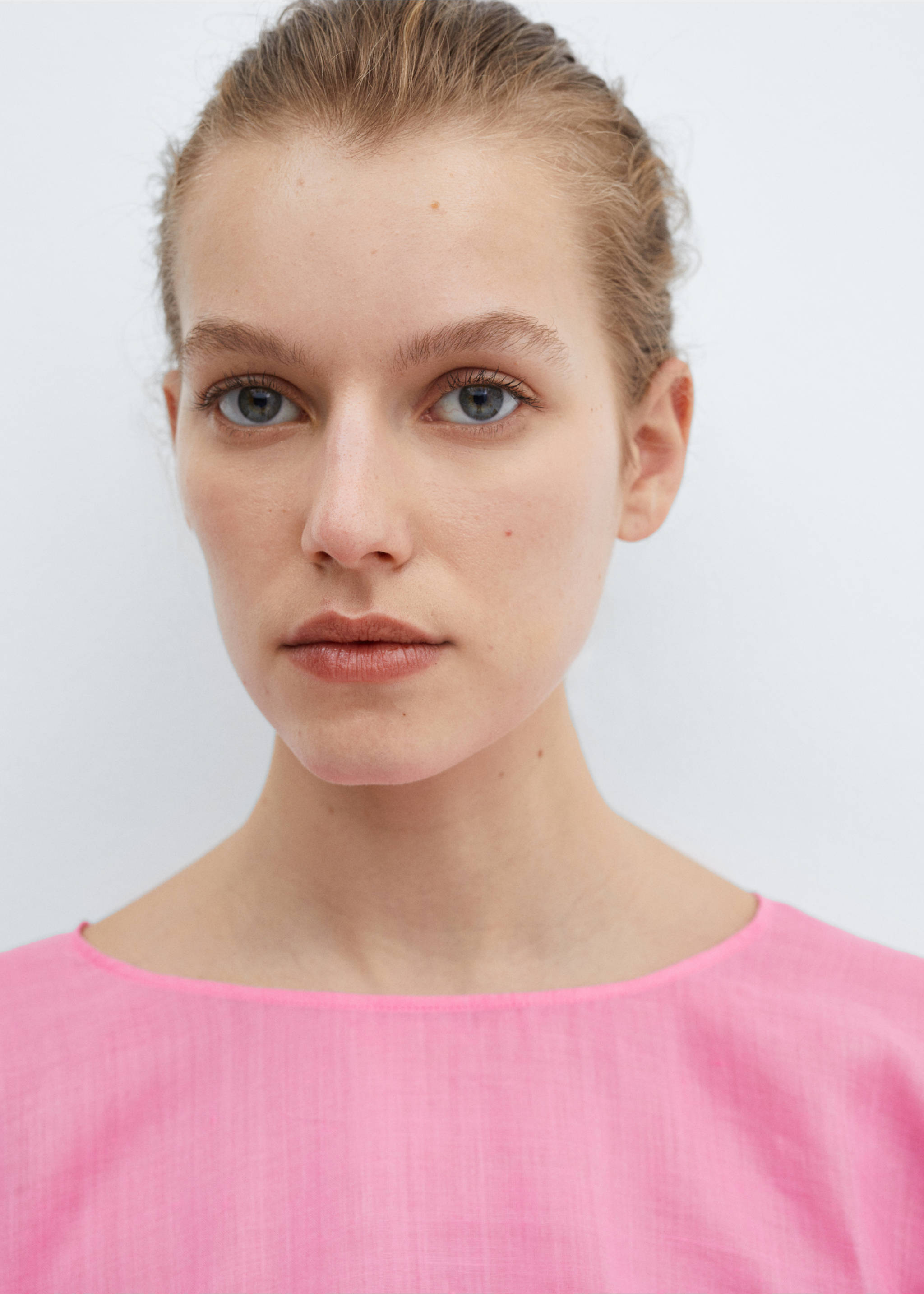 100% ramie cape - Details of the article 1, Neon Pink. Ref: 67065752-00.